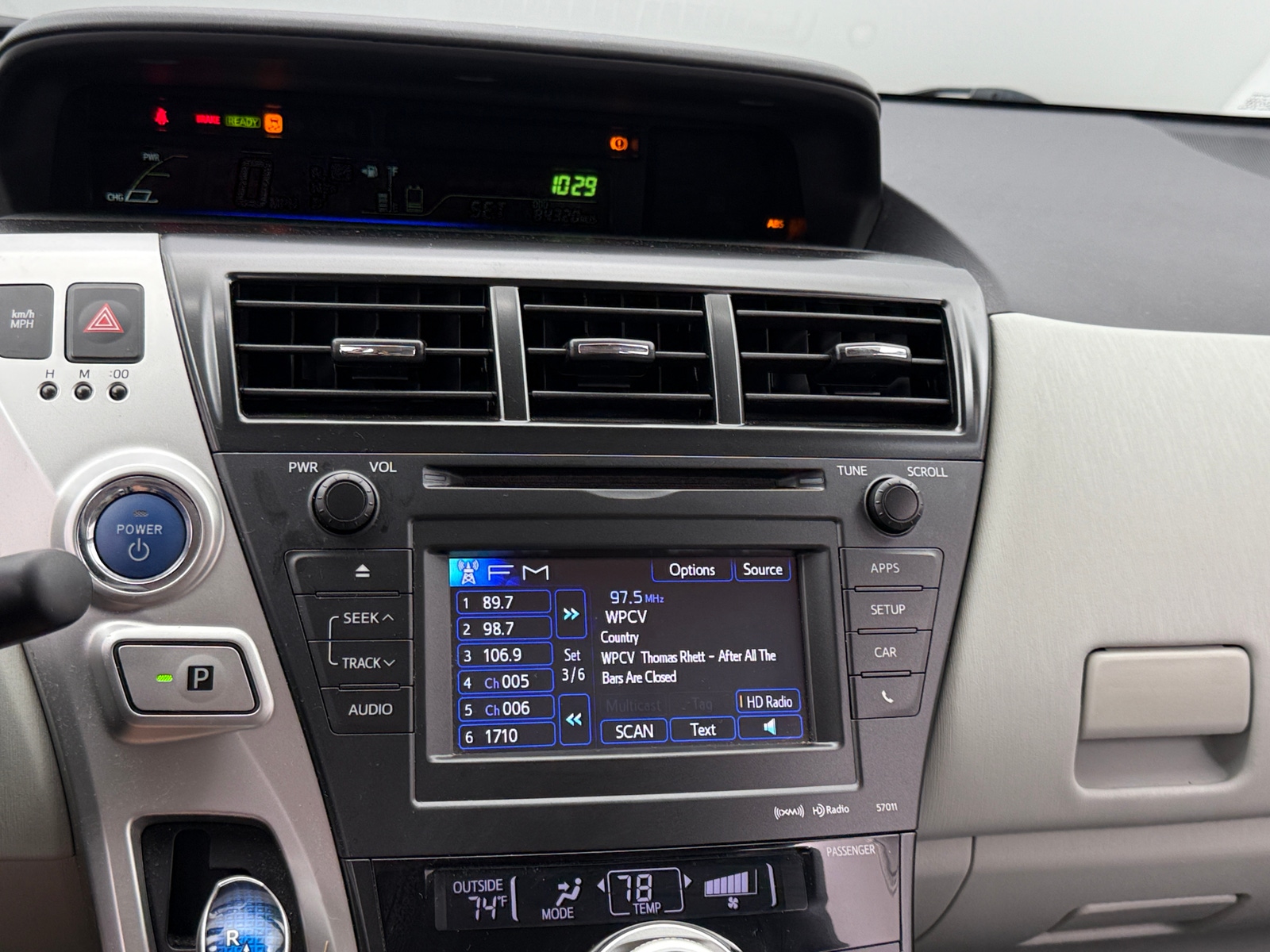 Thumbnail: 2014 Toyota Prius v - 3