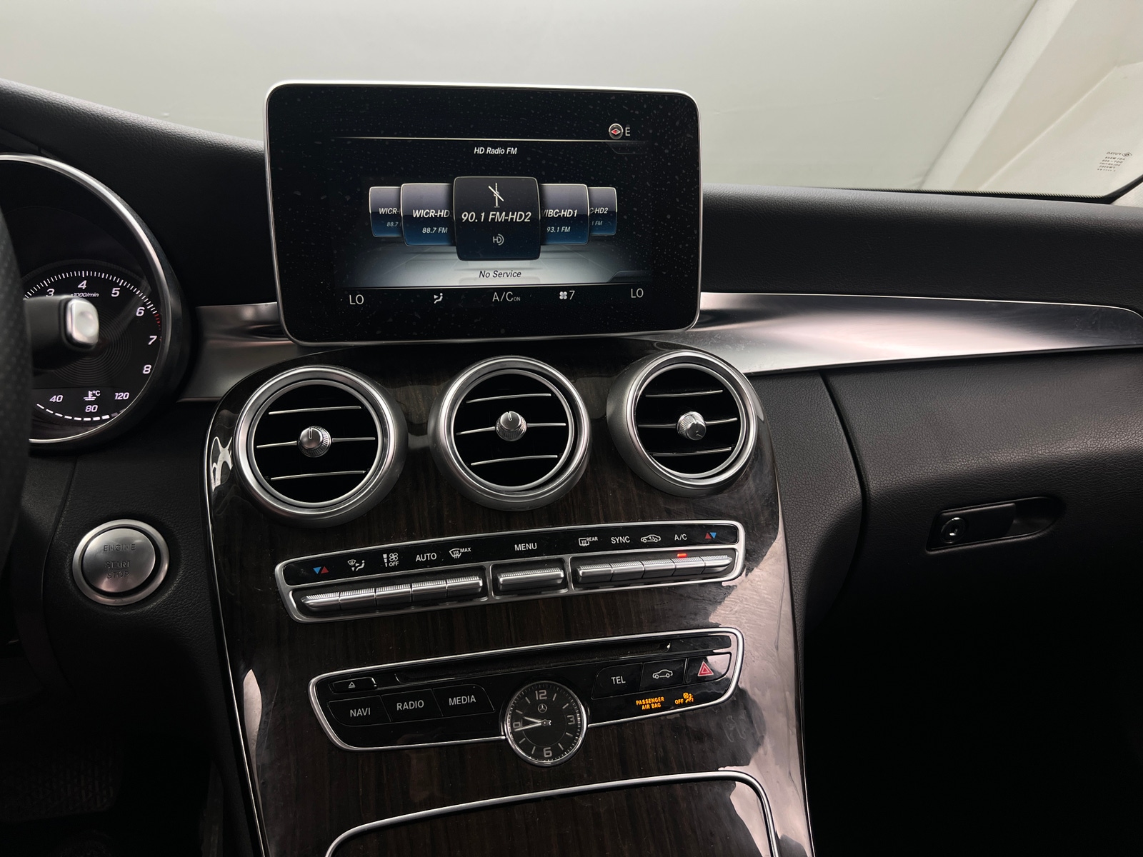 Thumbnail: 2015 Mercedes-Benz C-Class - 3