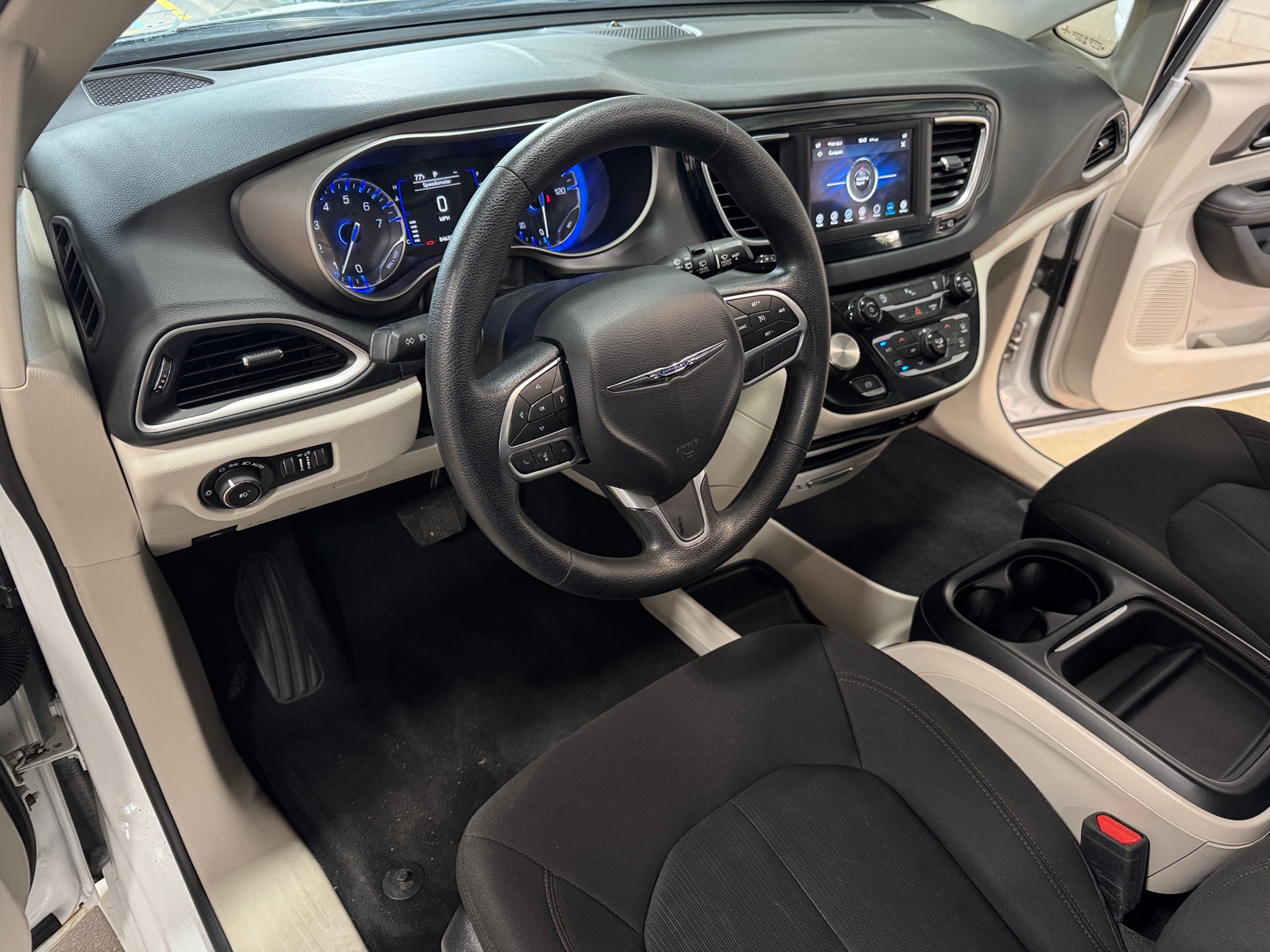 Thumbnail: 2020 Chrysler Pacifica - 3