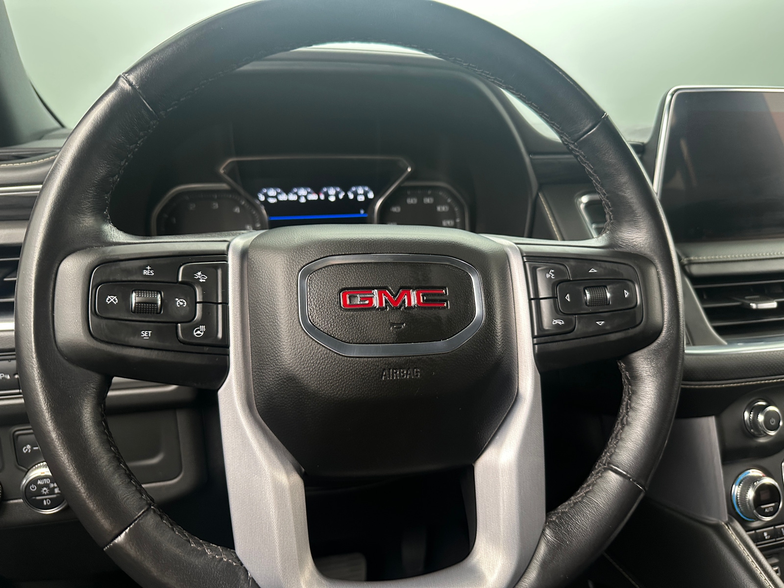 Thumbnail: 2021 GMC Yukon XL - 4