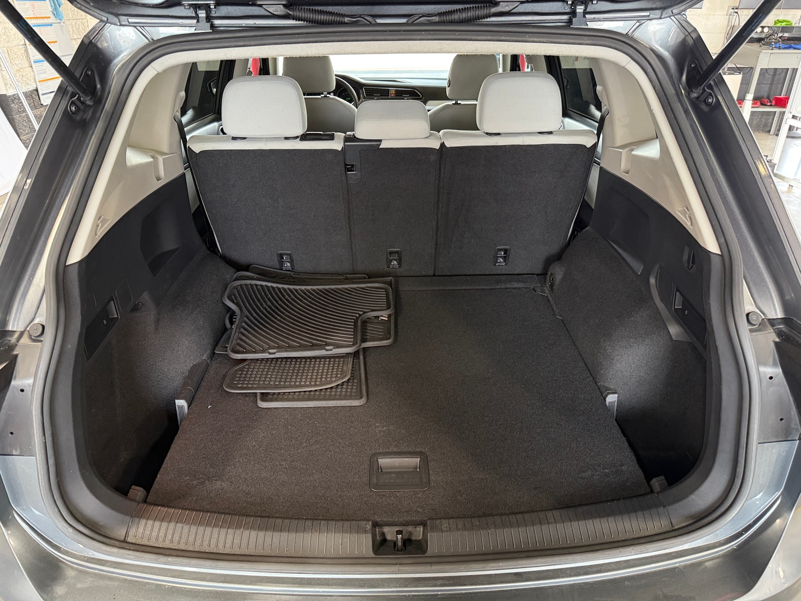Thumbnail: 2021 Volkswagen Tiguan - 7