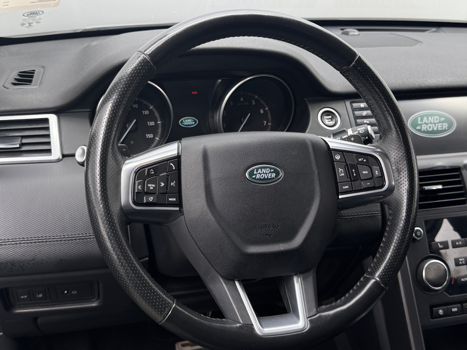 Thumbnail: 2018 Land Rover Discovery Sport - 4