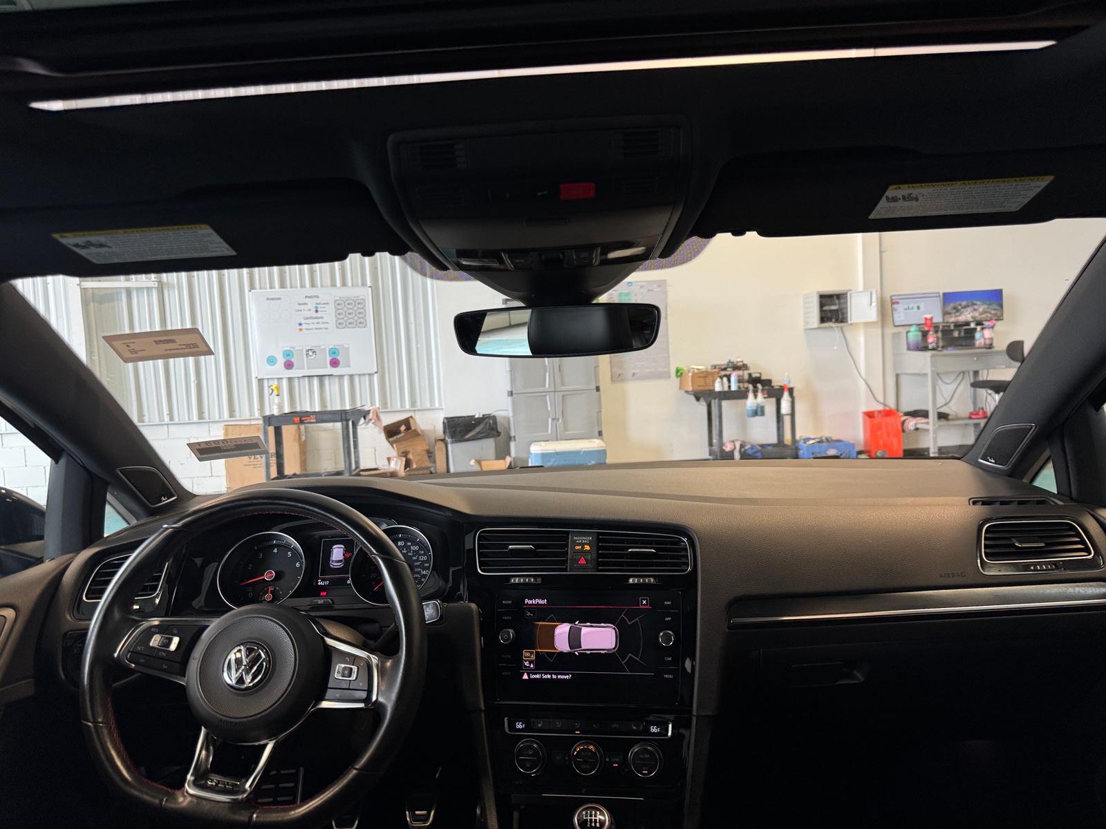 Thumbnail: 2018 Volkswagen Golf - 3