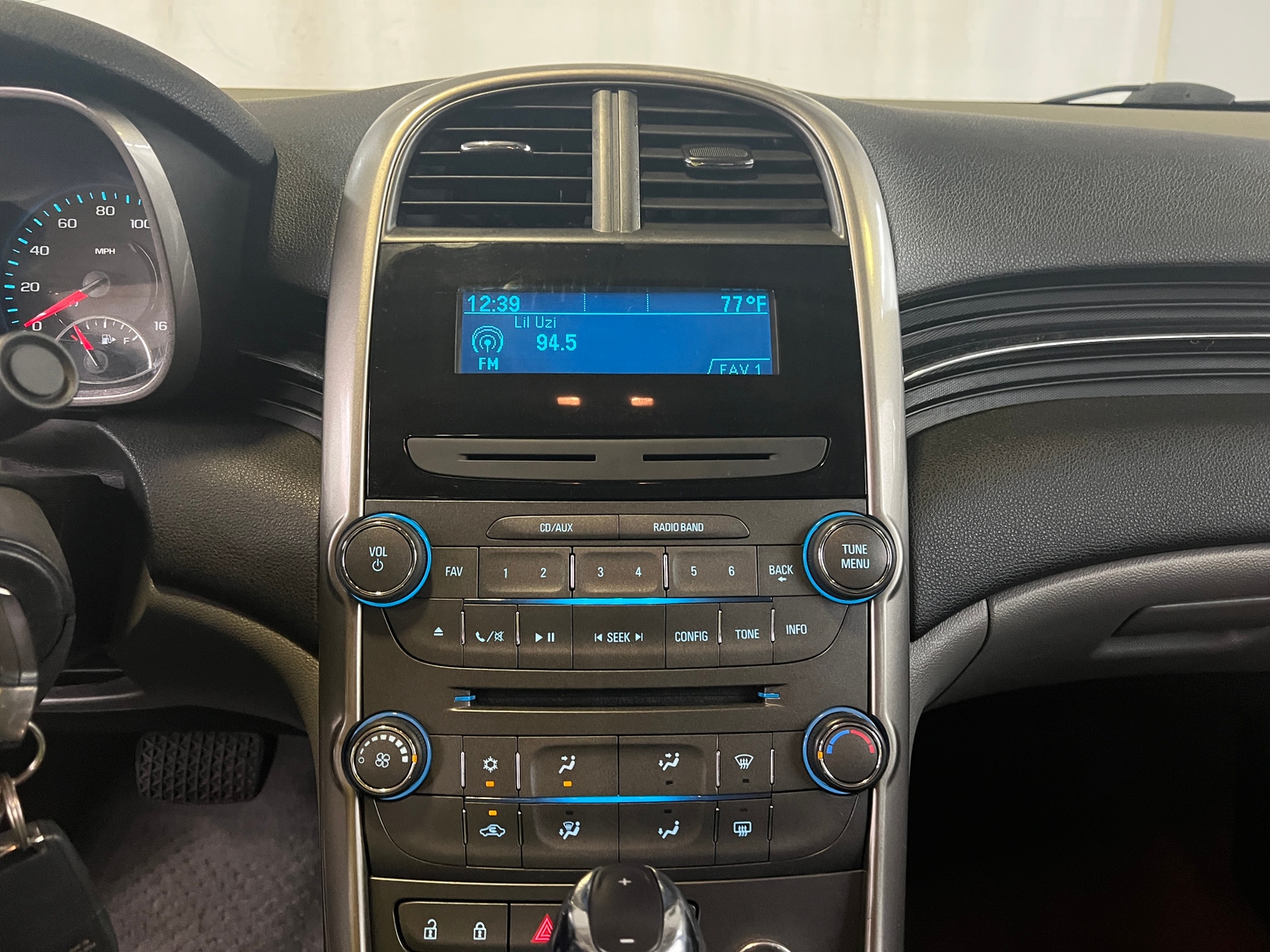 Thumbnail: 2013 Chevrolet Malibu - 4