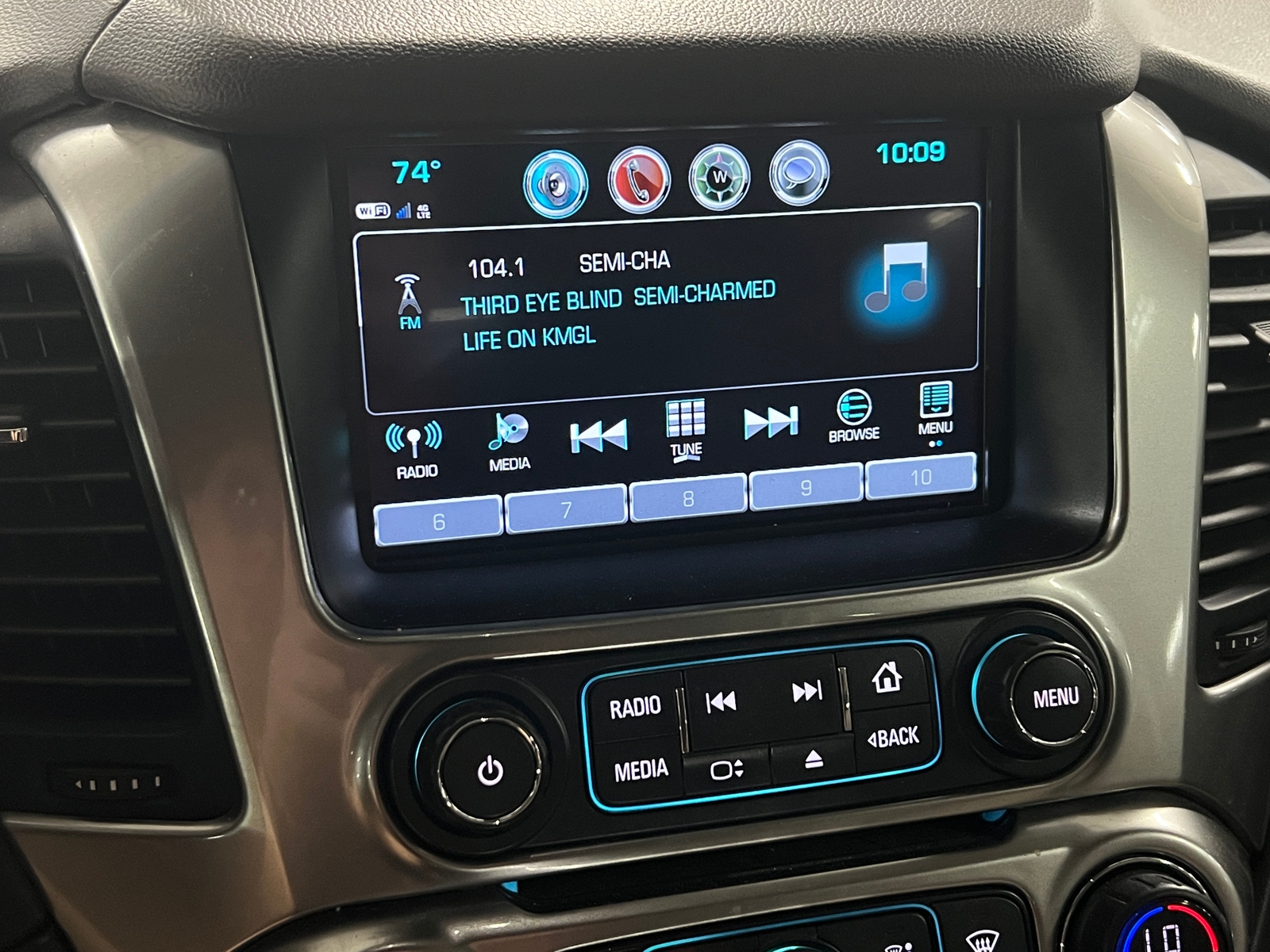 Thumbnail: 2020 Chevrolet Tahoe - 3