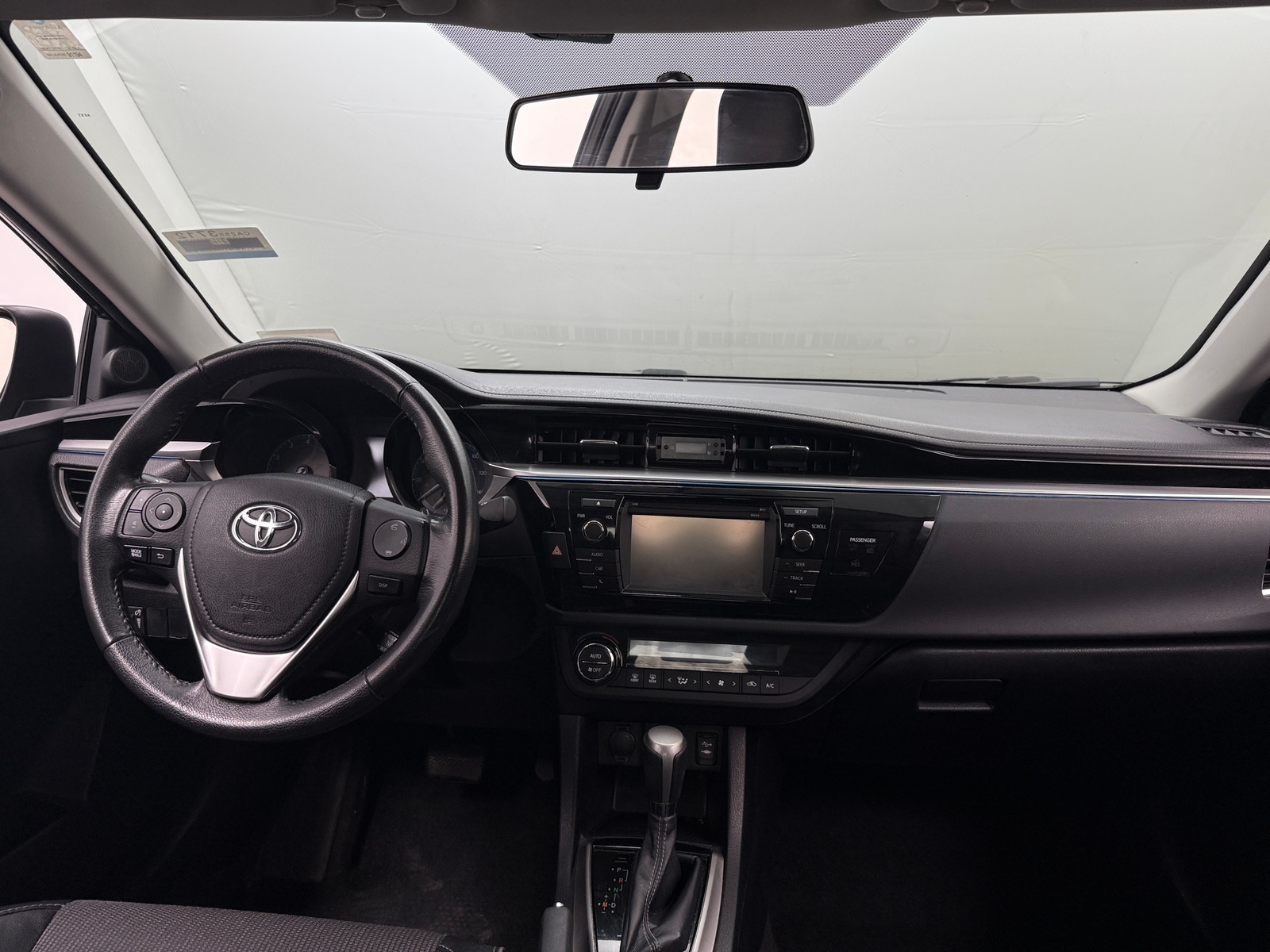 Thumbnail: 2015 Toyota Corolla - 3