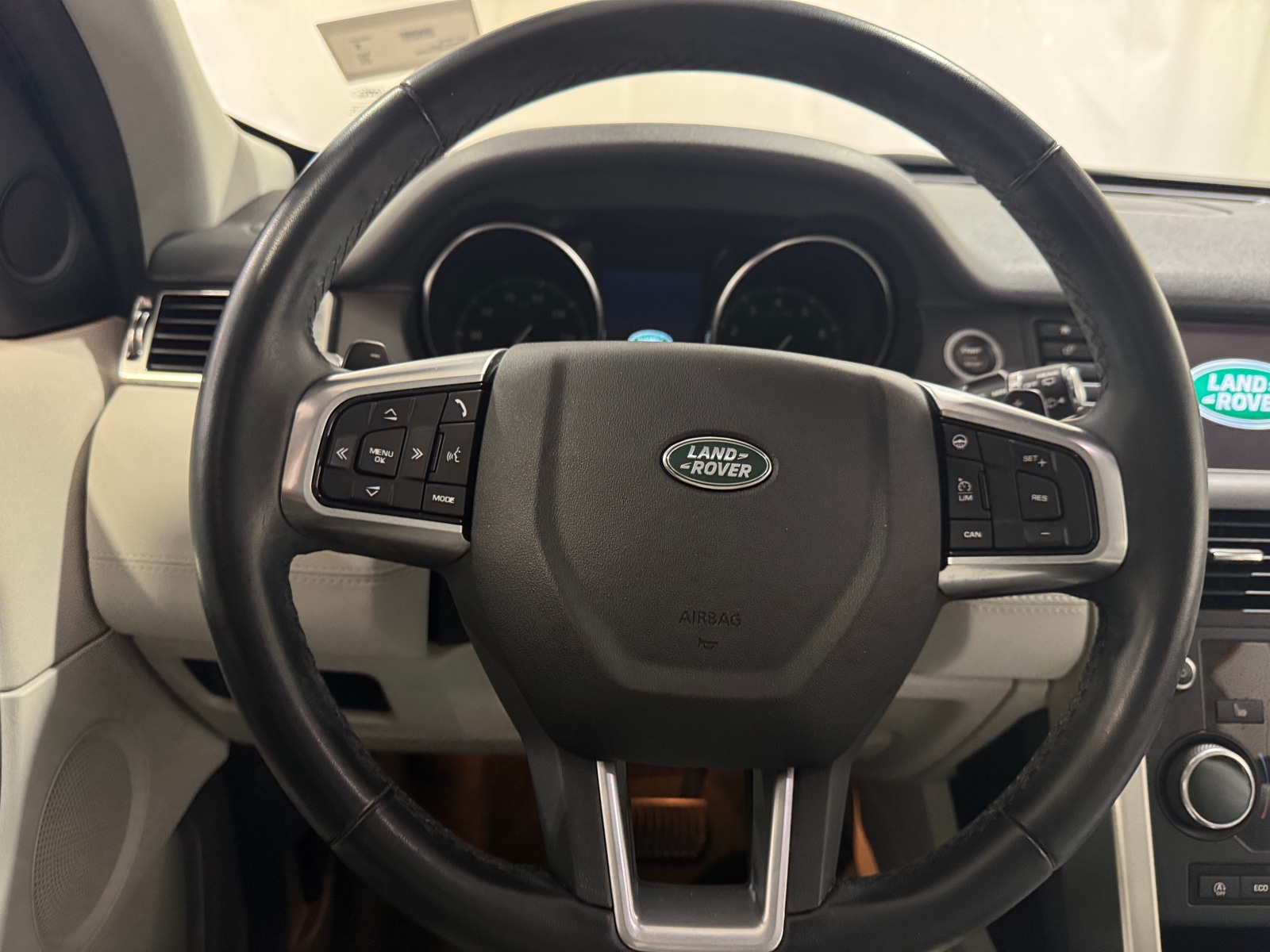Thumbnail: 2019 Land Rover Discovery Sport - 4