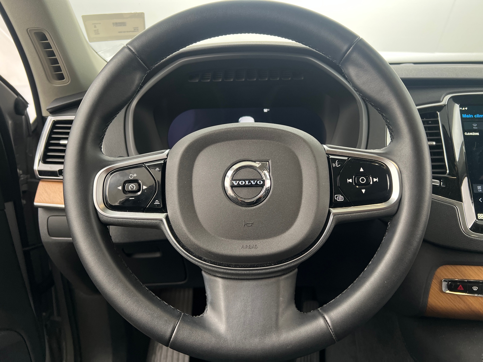 Thumbnail: 2025 Volvo XC90 - 4