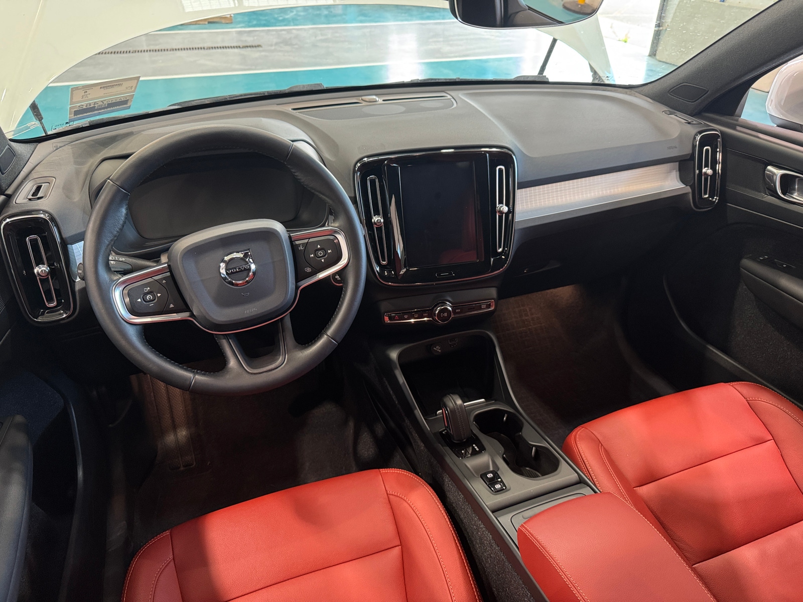 Thumbnail: 2020 Volvo XC40 - 2