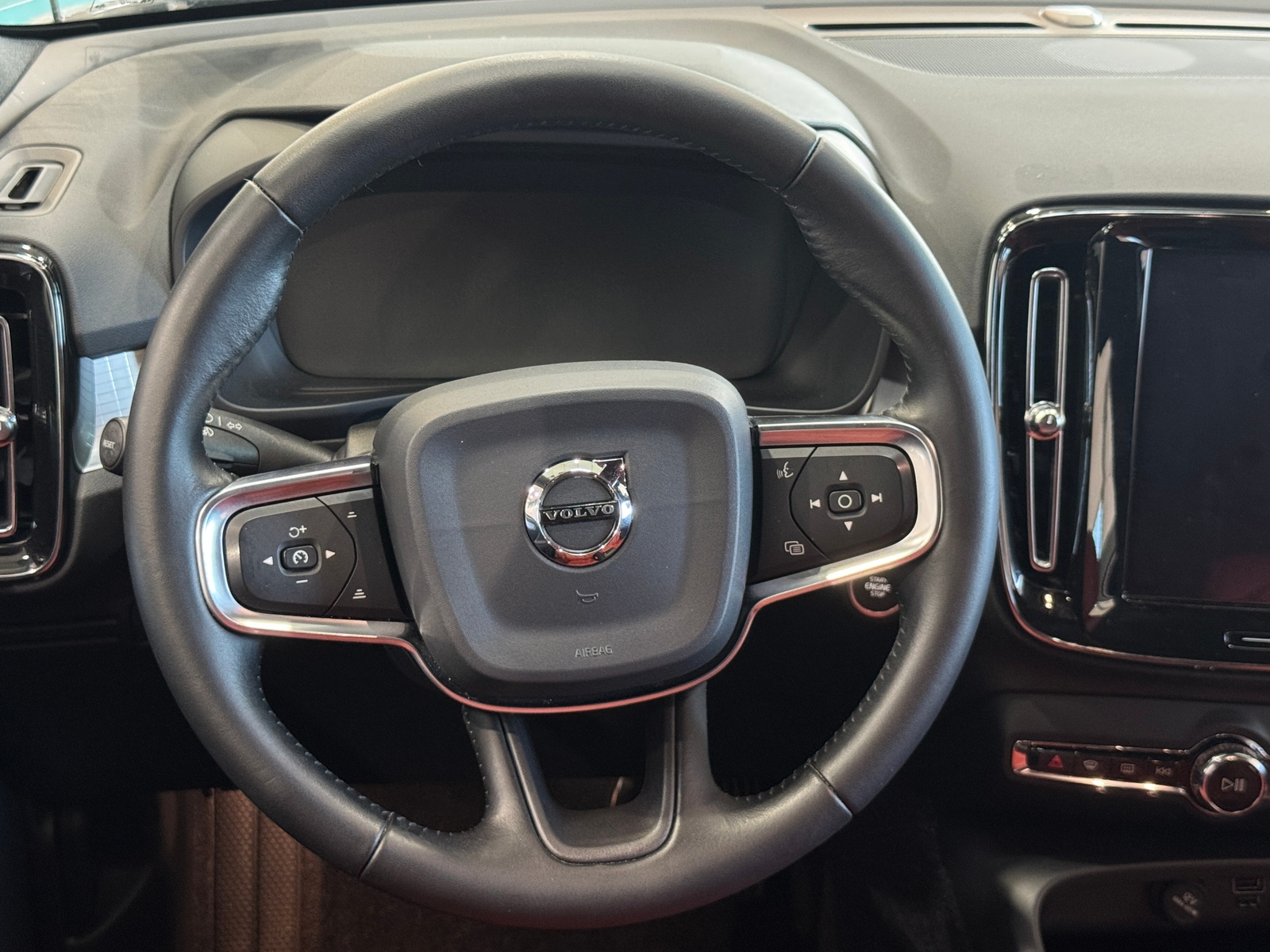 Thumbnail: 2020 Volvo XC40 - 4