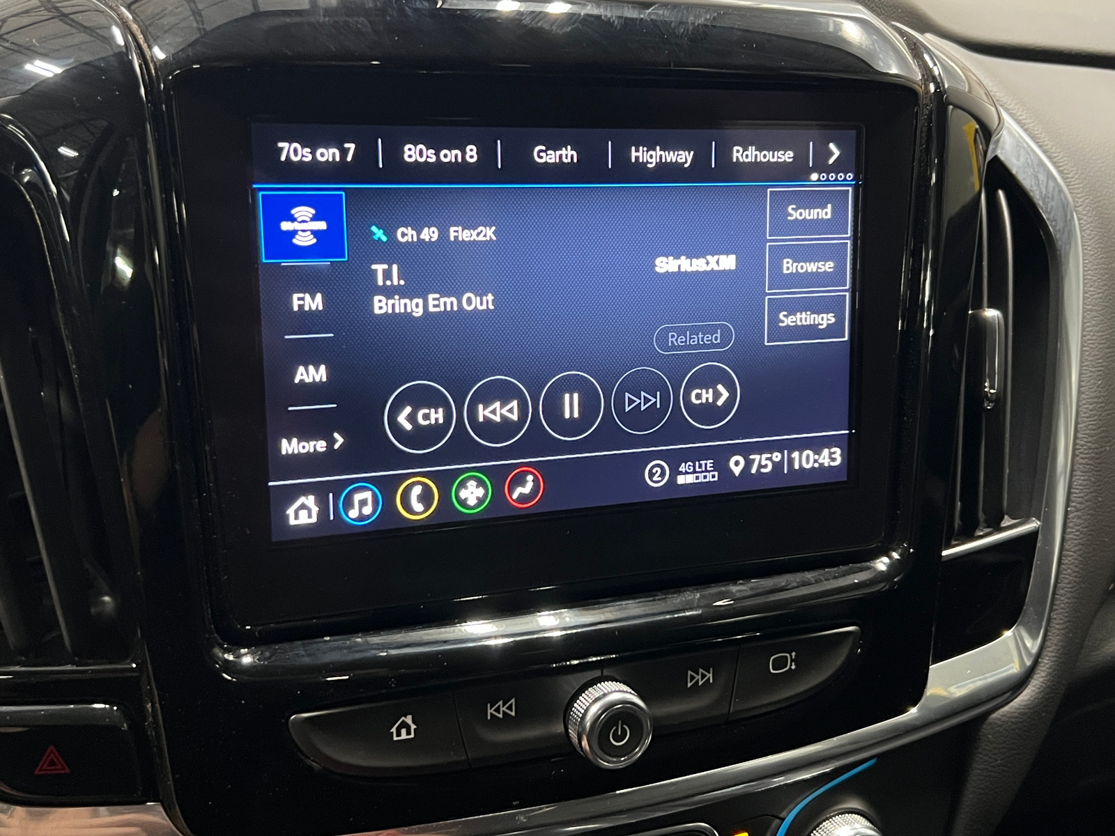 Thumbnail: 2021 Chevrolet Traverse - 3