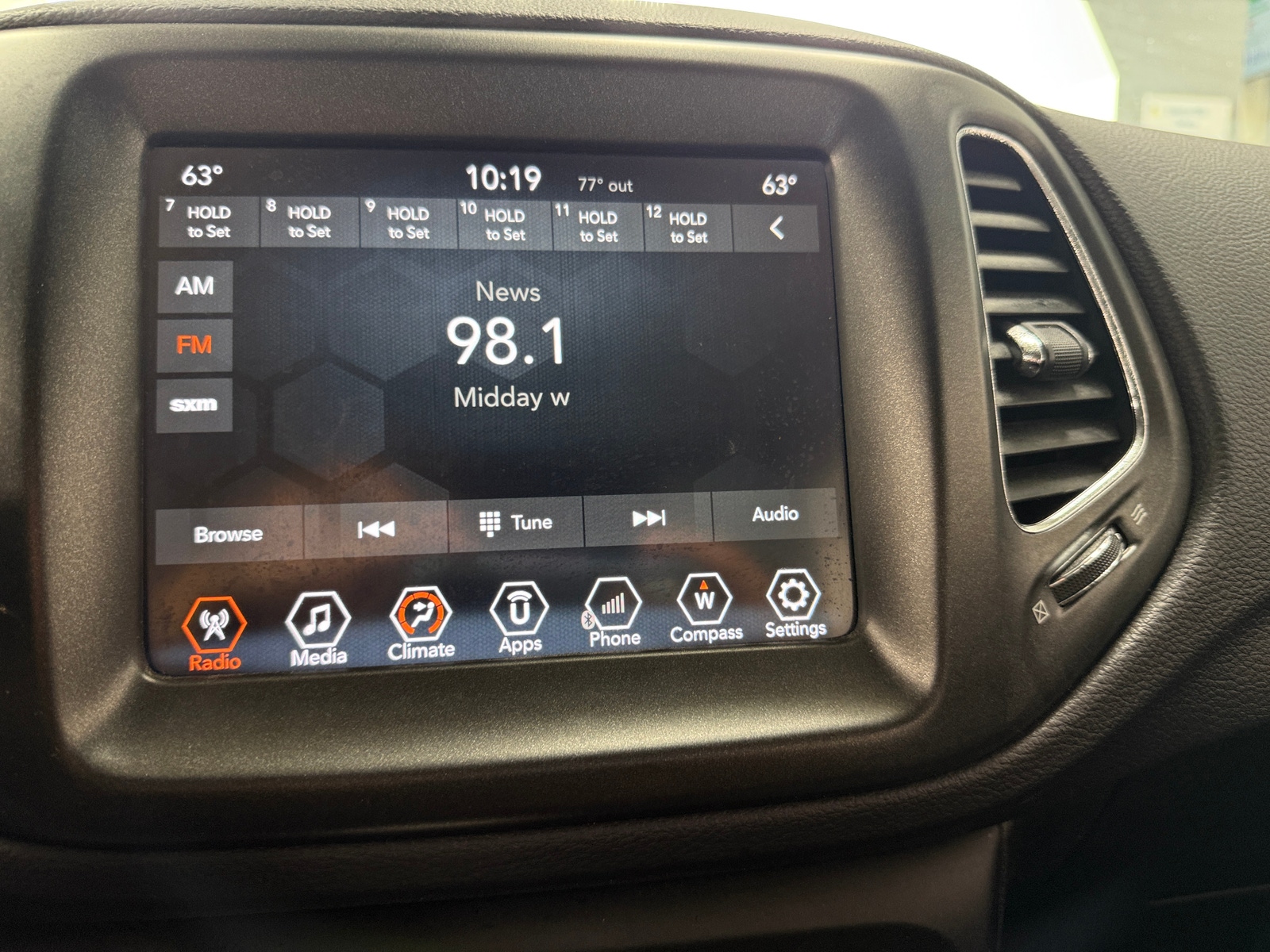 Thumbnail: 2018 Jeep Compass - 3