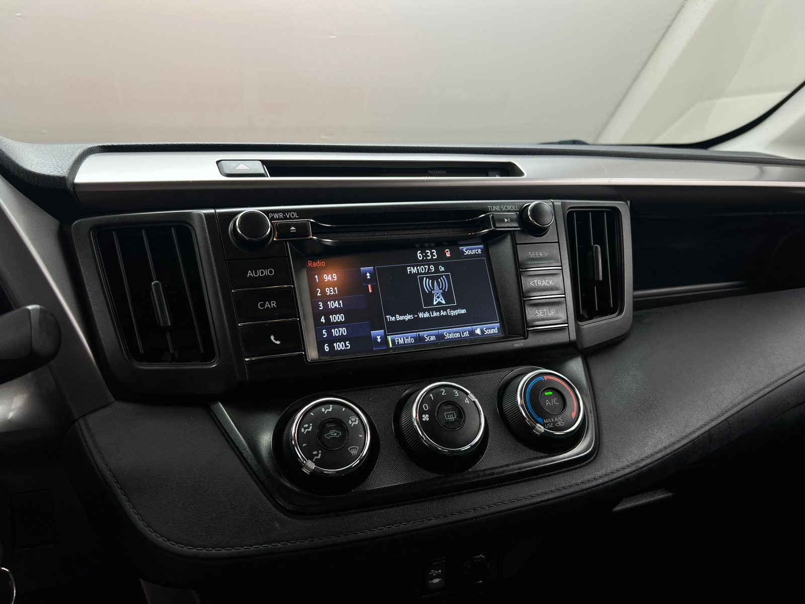Thumbnail: 2016 Toyota RAV4 - 4