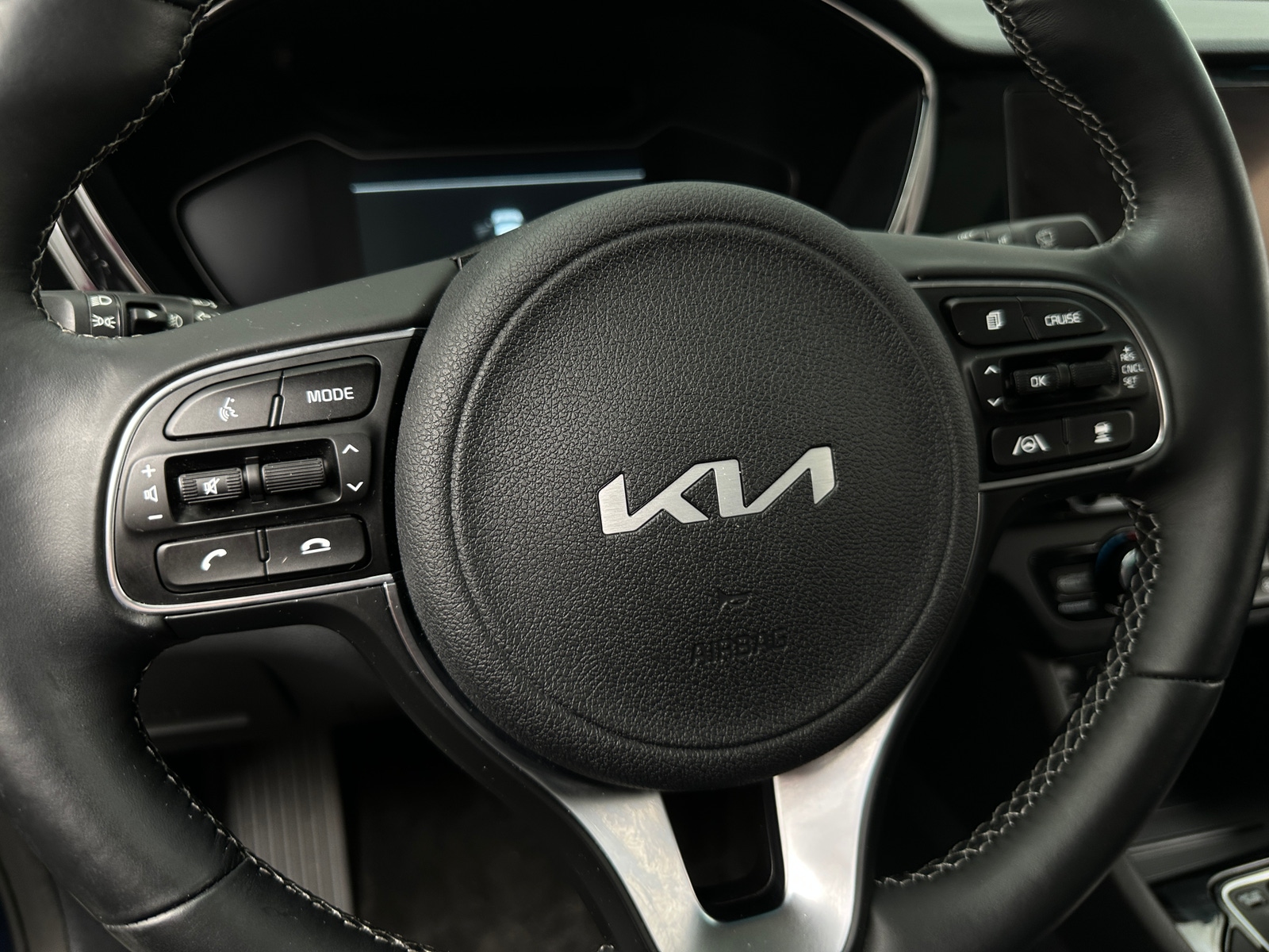 Thumbnail: 2022 Kia Niro - 4