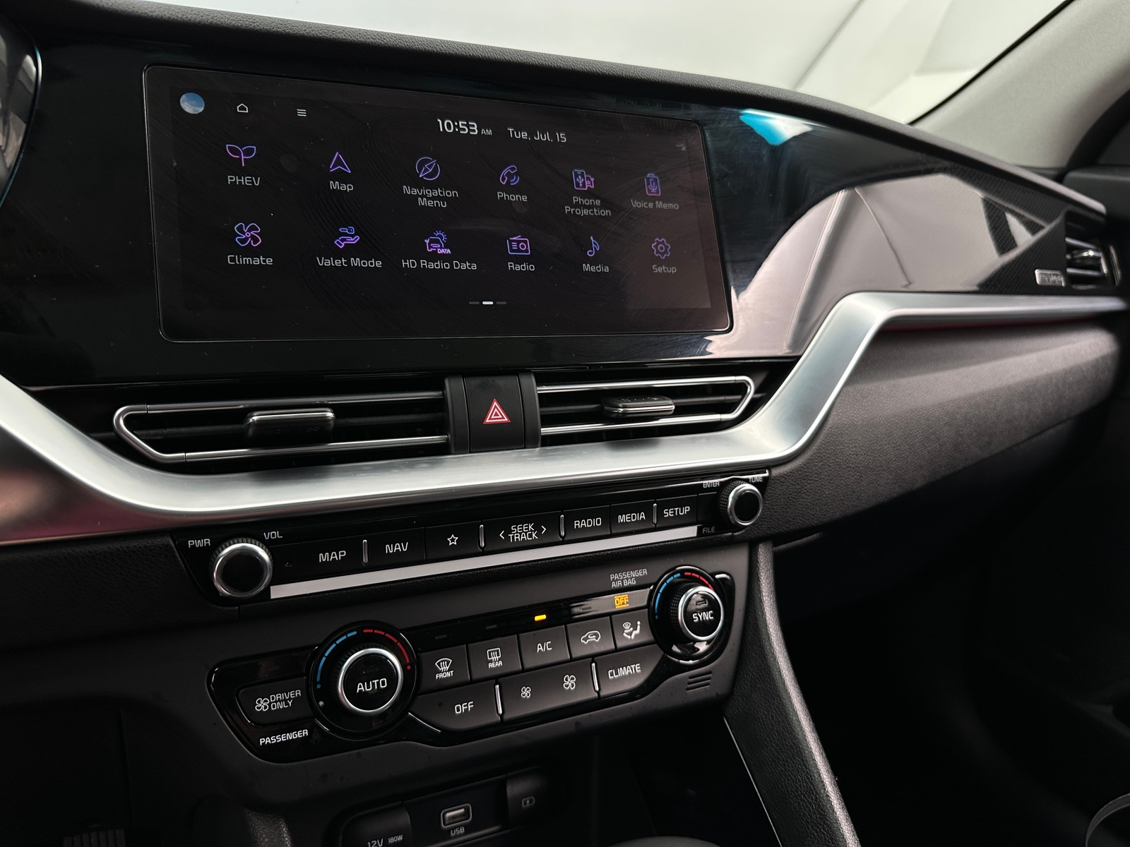 Thumbnail: 2022 Kia Niro - 3