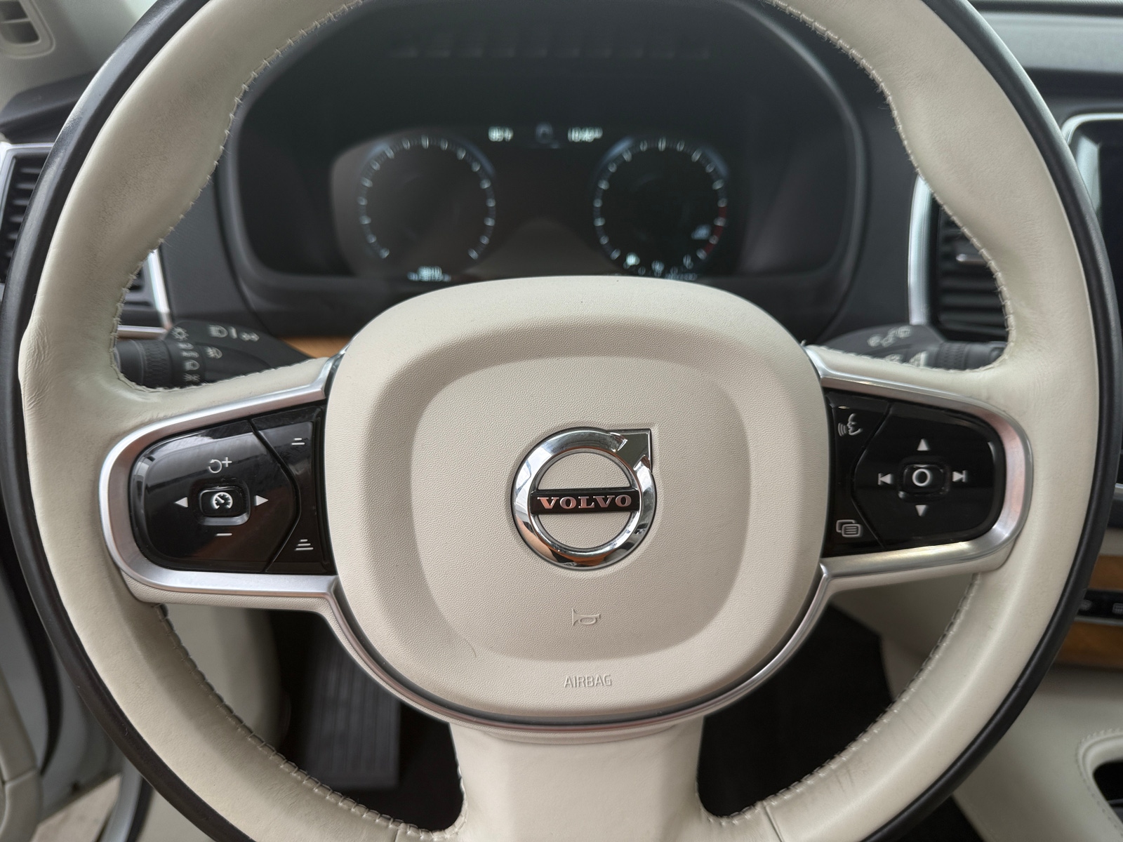 Thumbnail: 2018 Volvo XC90 - 4
