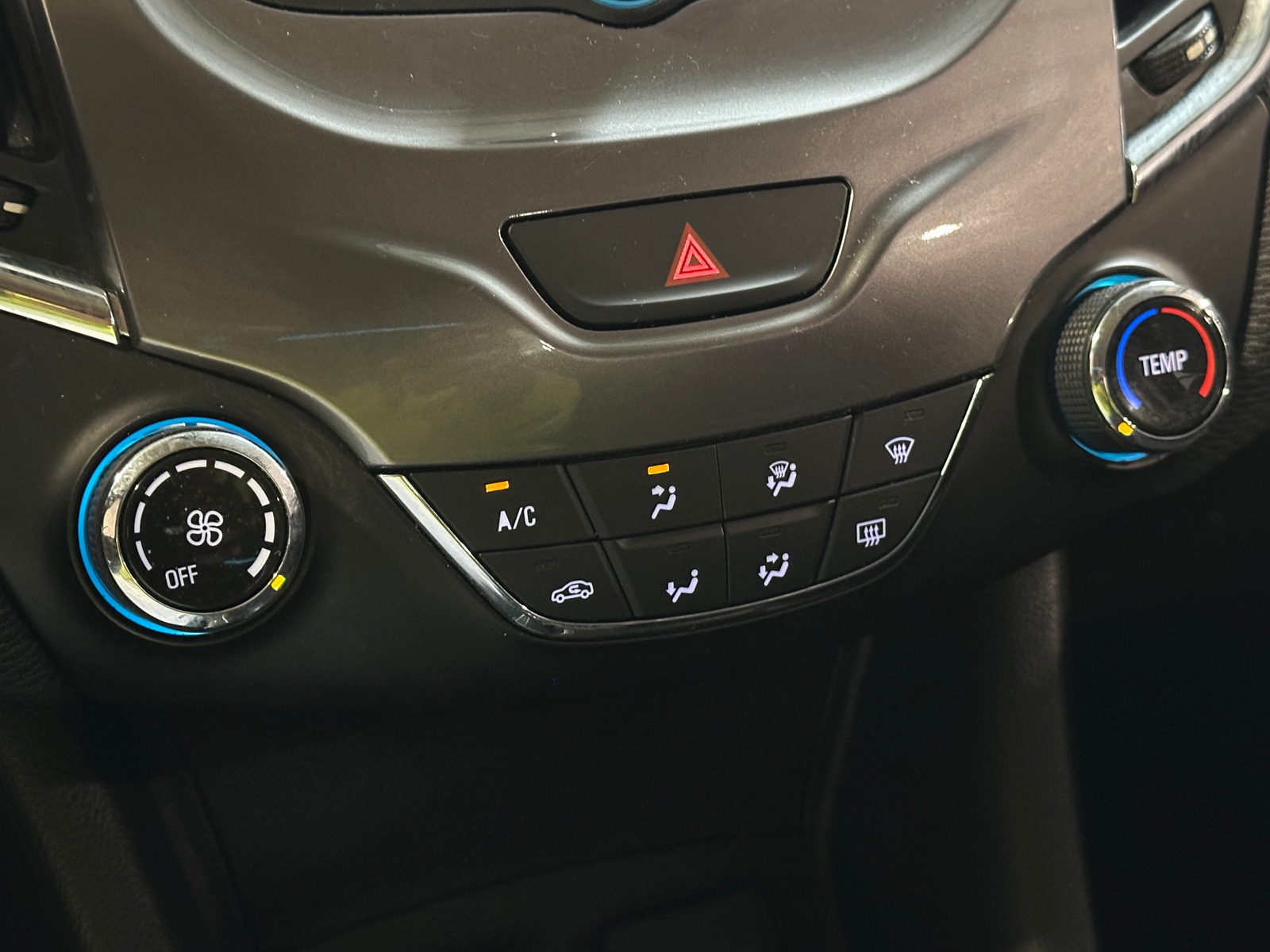 Thumbnail: 2017 Chevrolet Cruze - 4