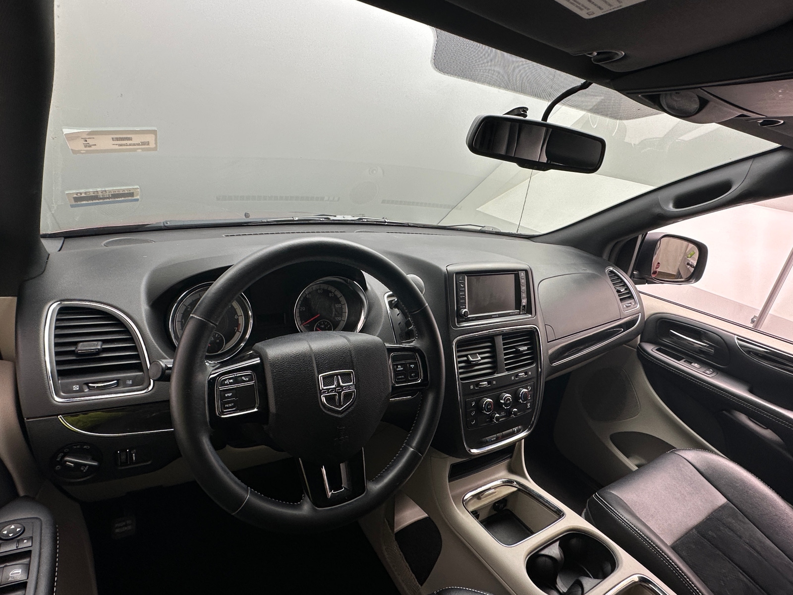 Thumbnail: 2018 Dodge Grand Caravan - 3
