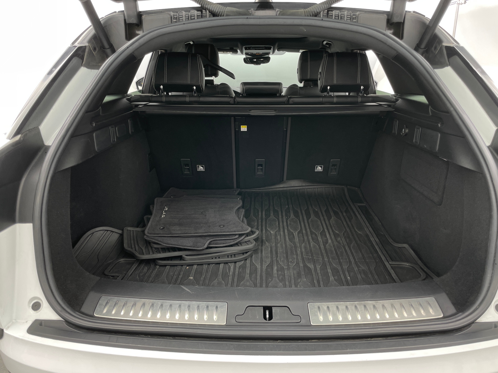 Thumbnail: 2020 Land Rover Range Rover Velar - 6