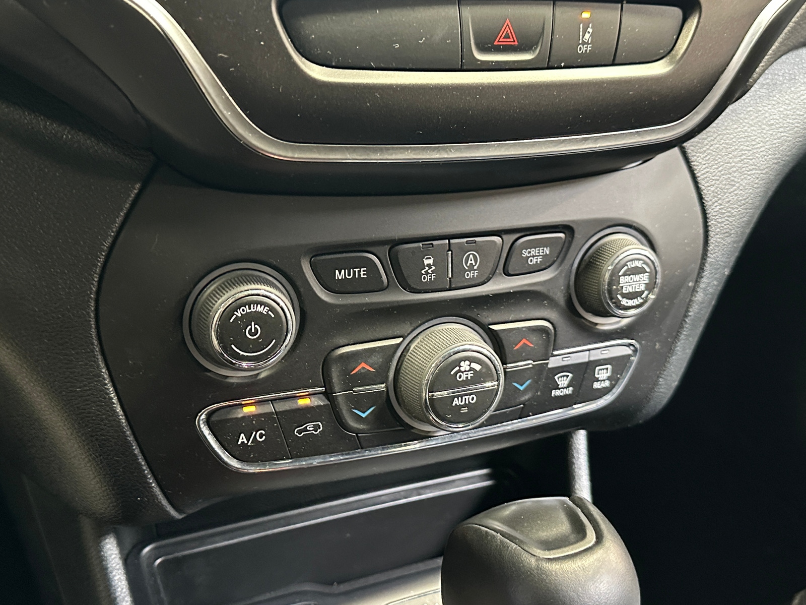 Thumbnail: 2022 Jeep Cherokee - 3
