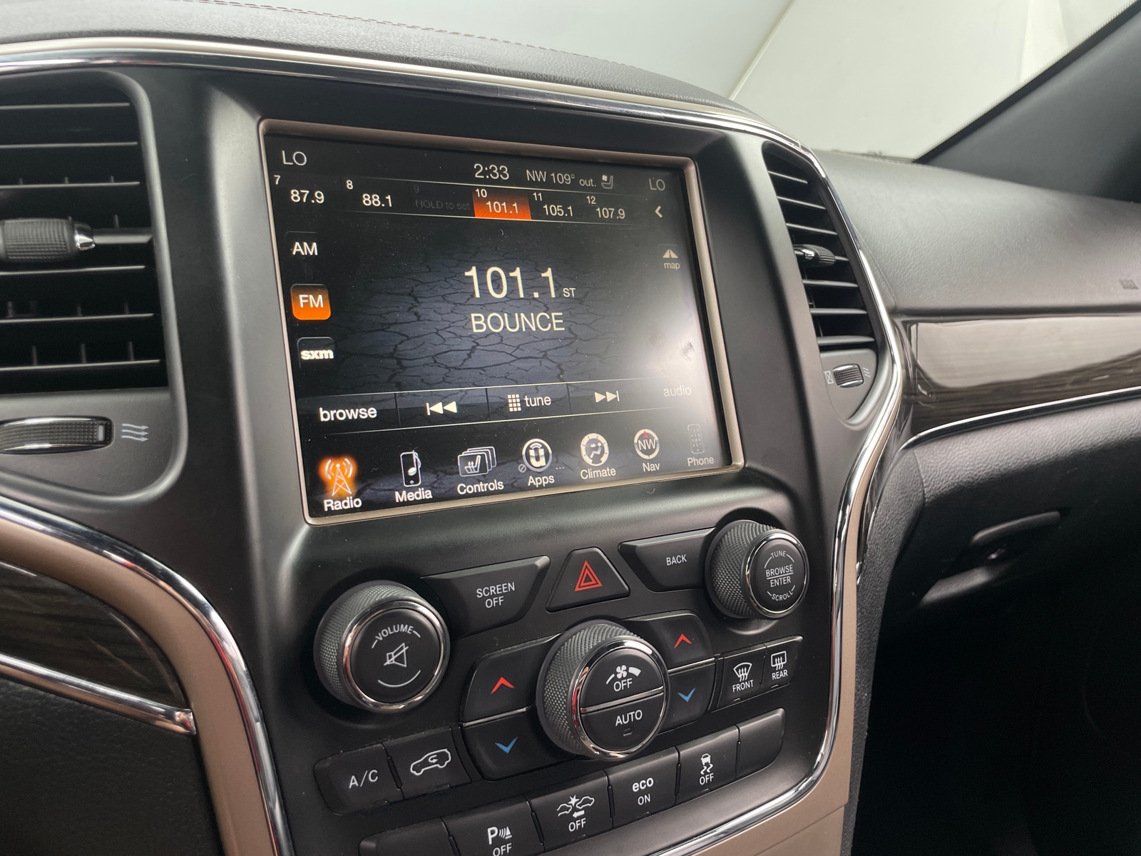 Thumbnail: 2014 Jeep Grand Cherokee - 3