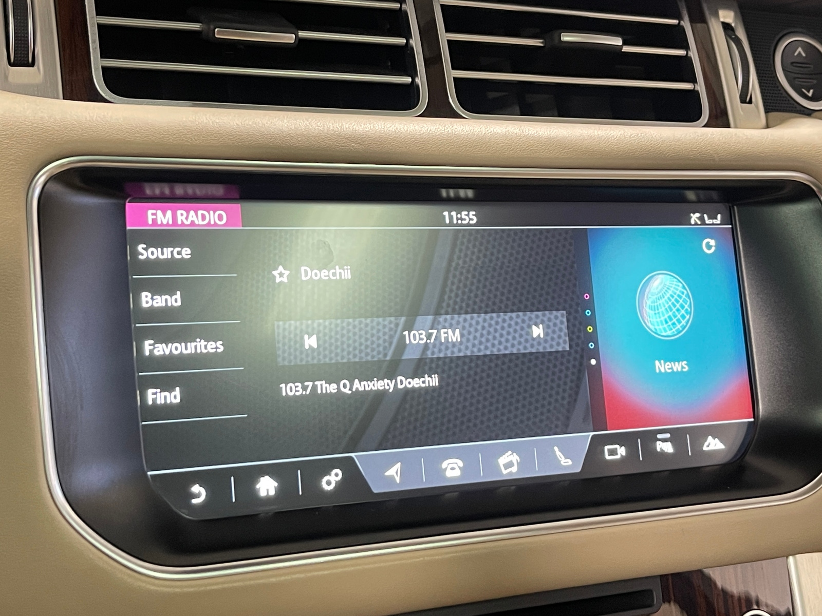 Thumbnail: 2017 Land Rover Range Rover - 3