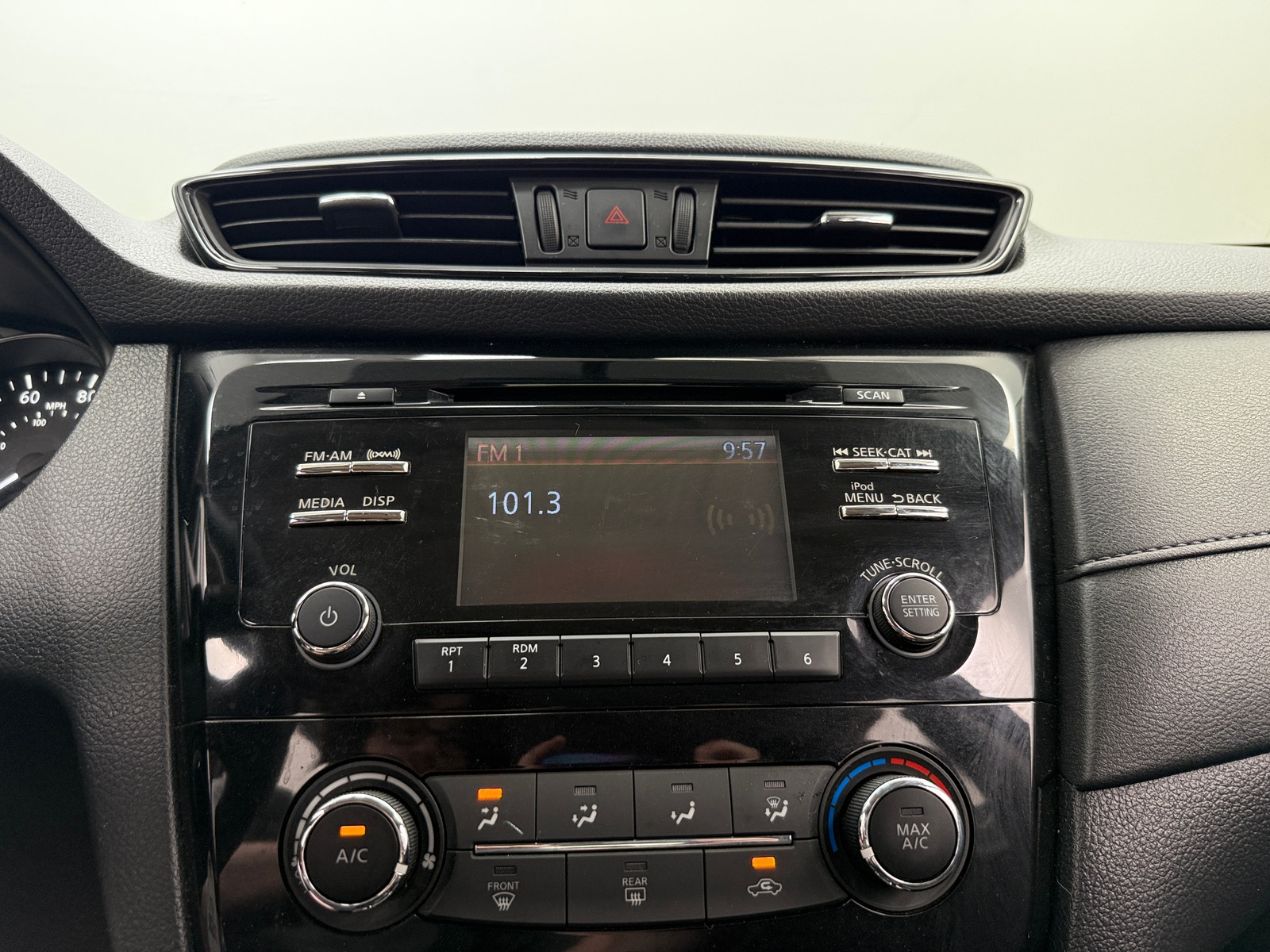 Thumbnail: 2017 Nissan Rogue - 4