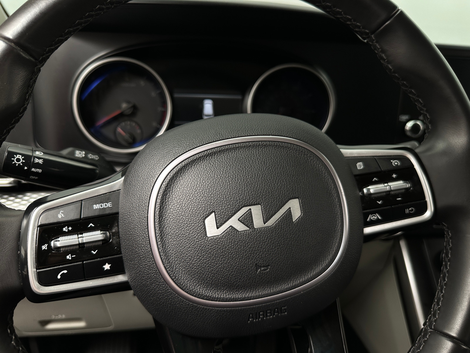 Thumbnail: 2024 Kia Carnival - 4