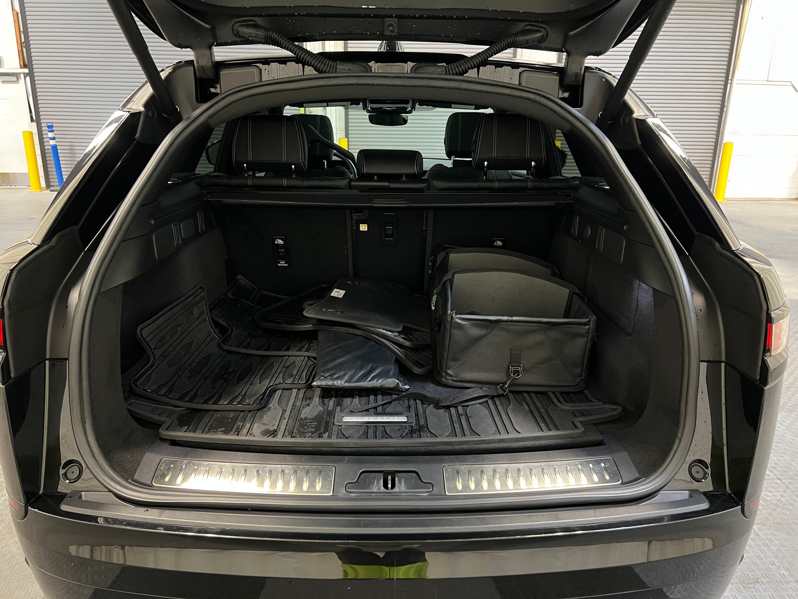 Thumbnail: 2022 Land Rover Range Rover Velar - 6