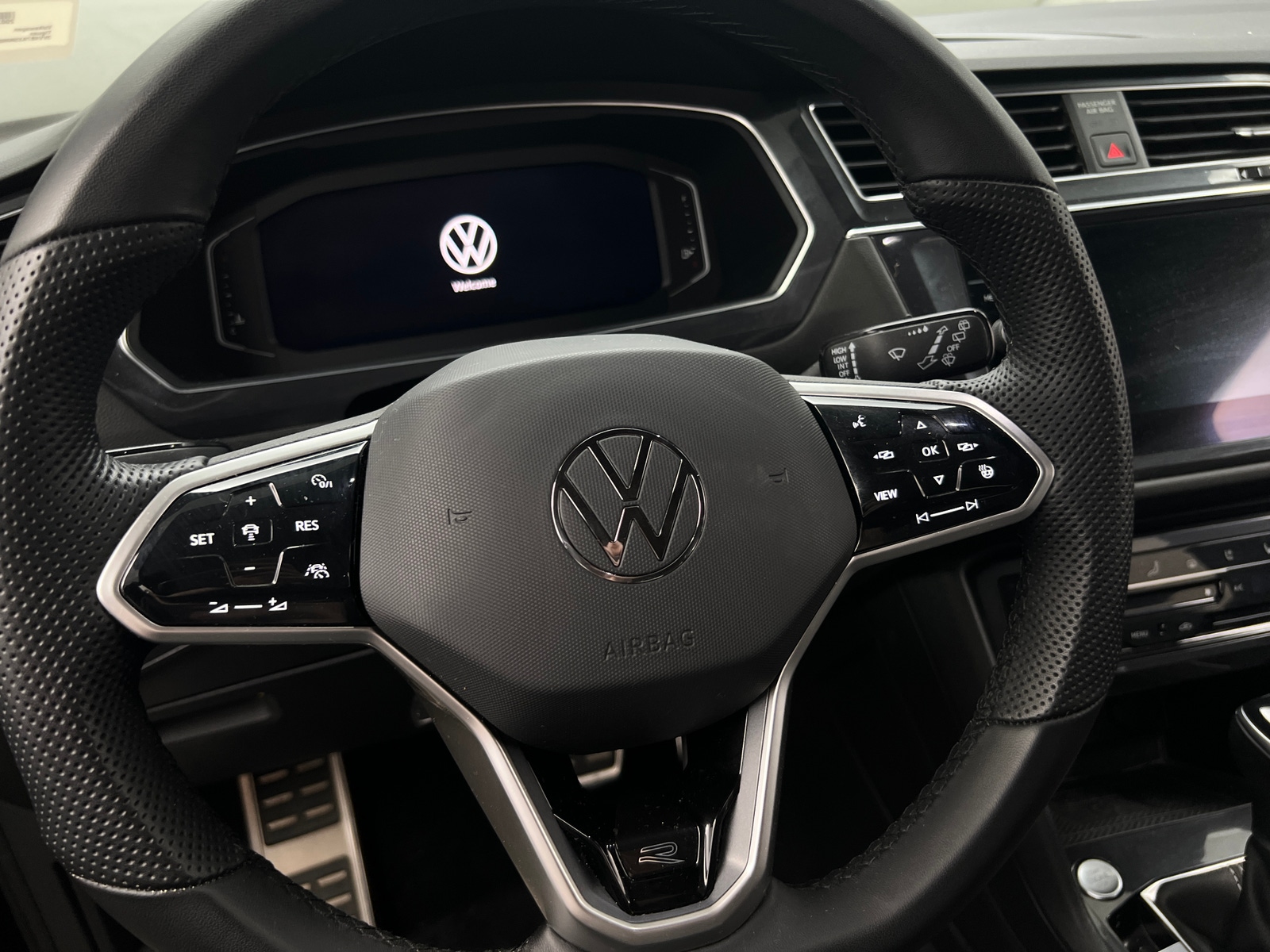 Thumbnail: 2022 Volkswagen Tiguan - 4