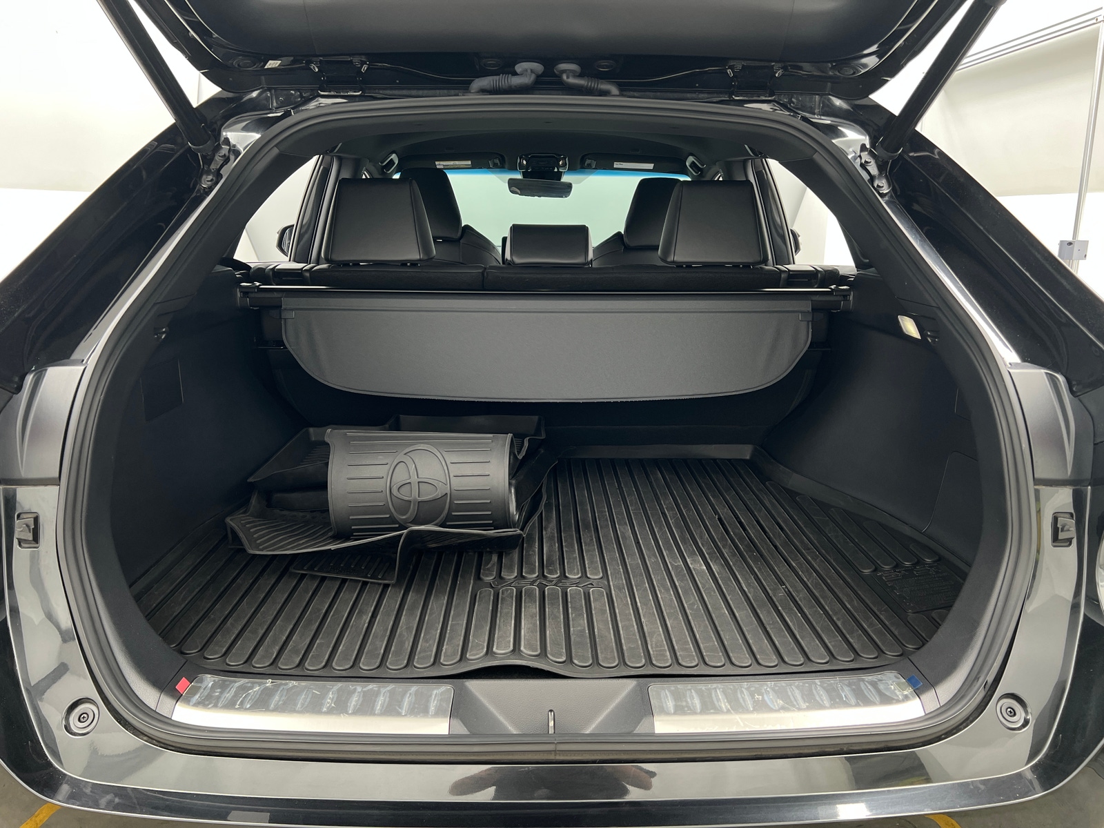 Thumbnail: 2023 Toyota Venza - 6