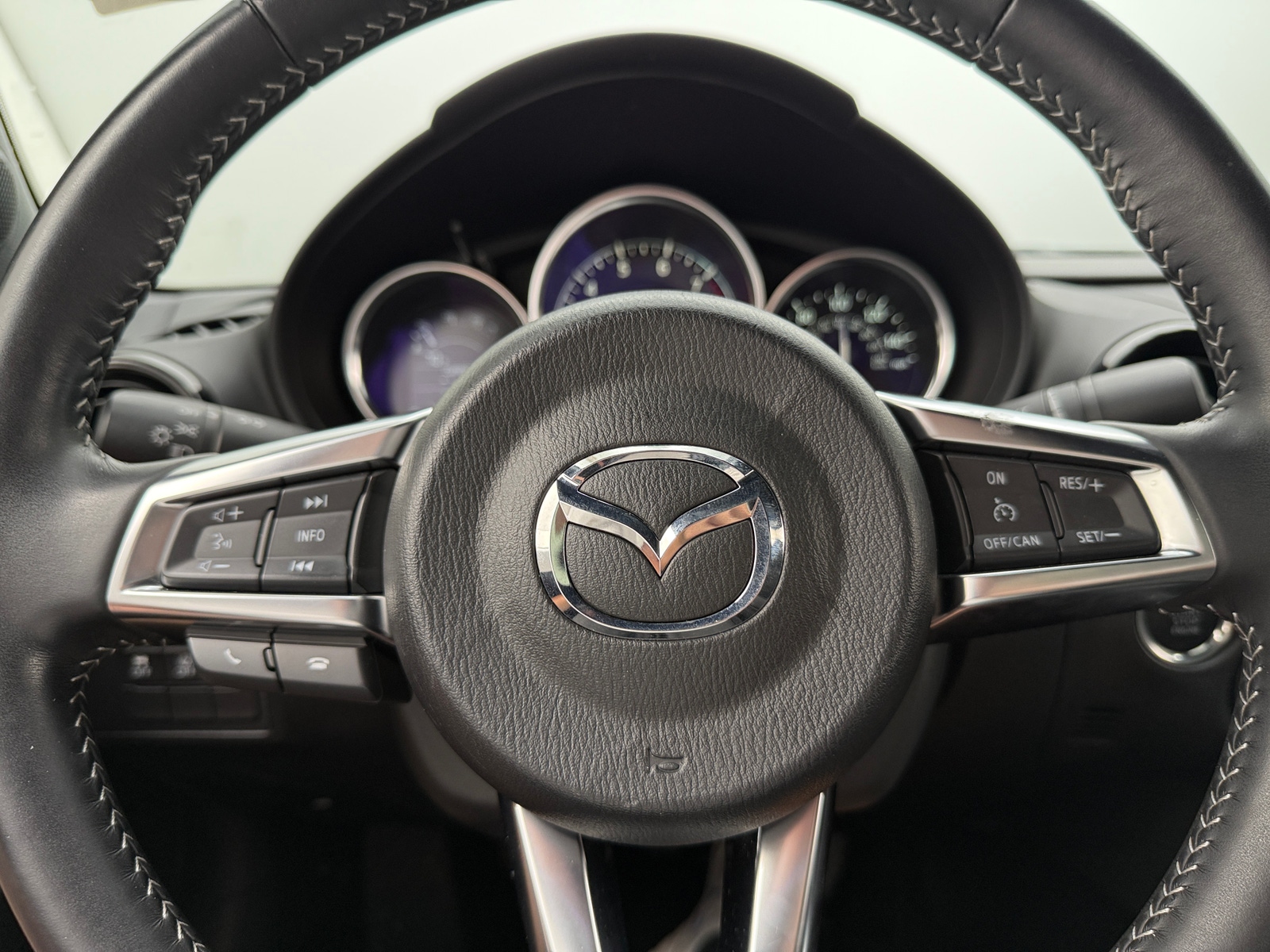 Thumbnail: 2022 Mazda MX-5 Miata - 5