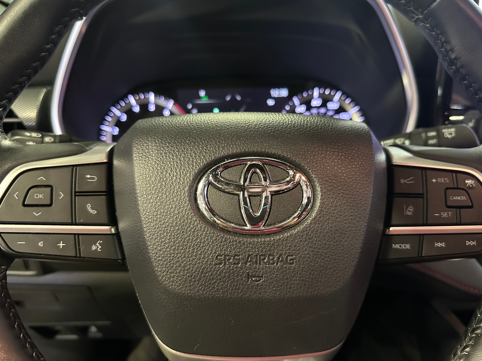 Thumbnail: 2023 Toyota Highlander - 4