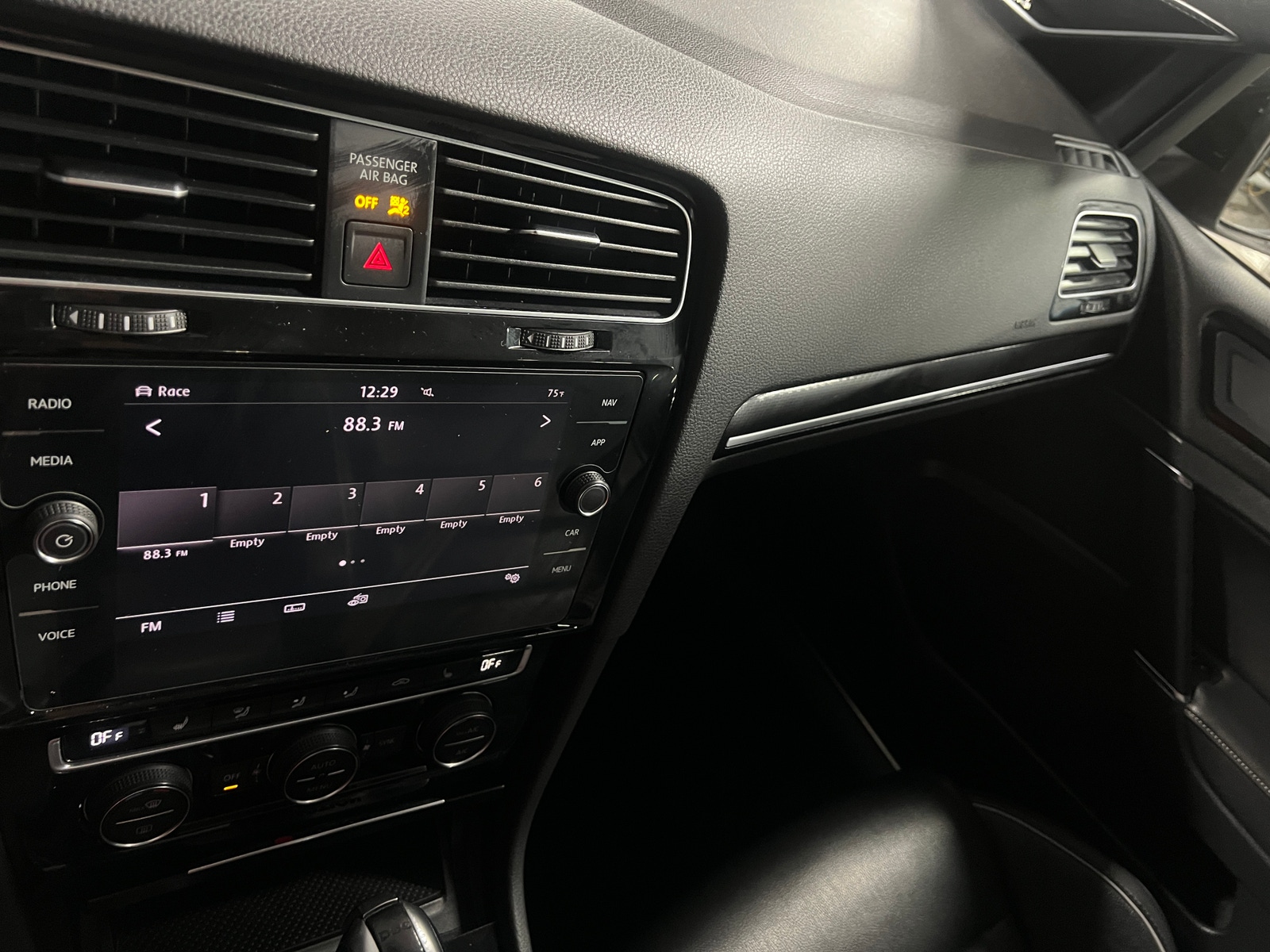 Thumbnail: 2019 Volkswagen Golf - 3