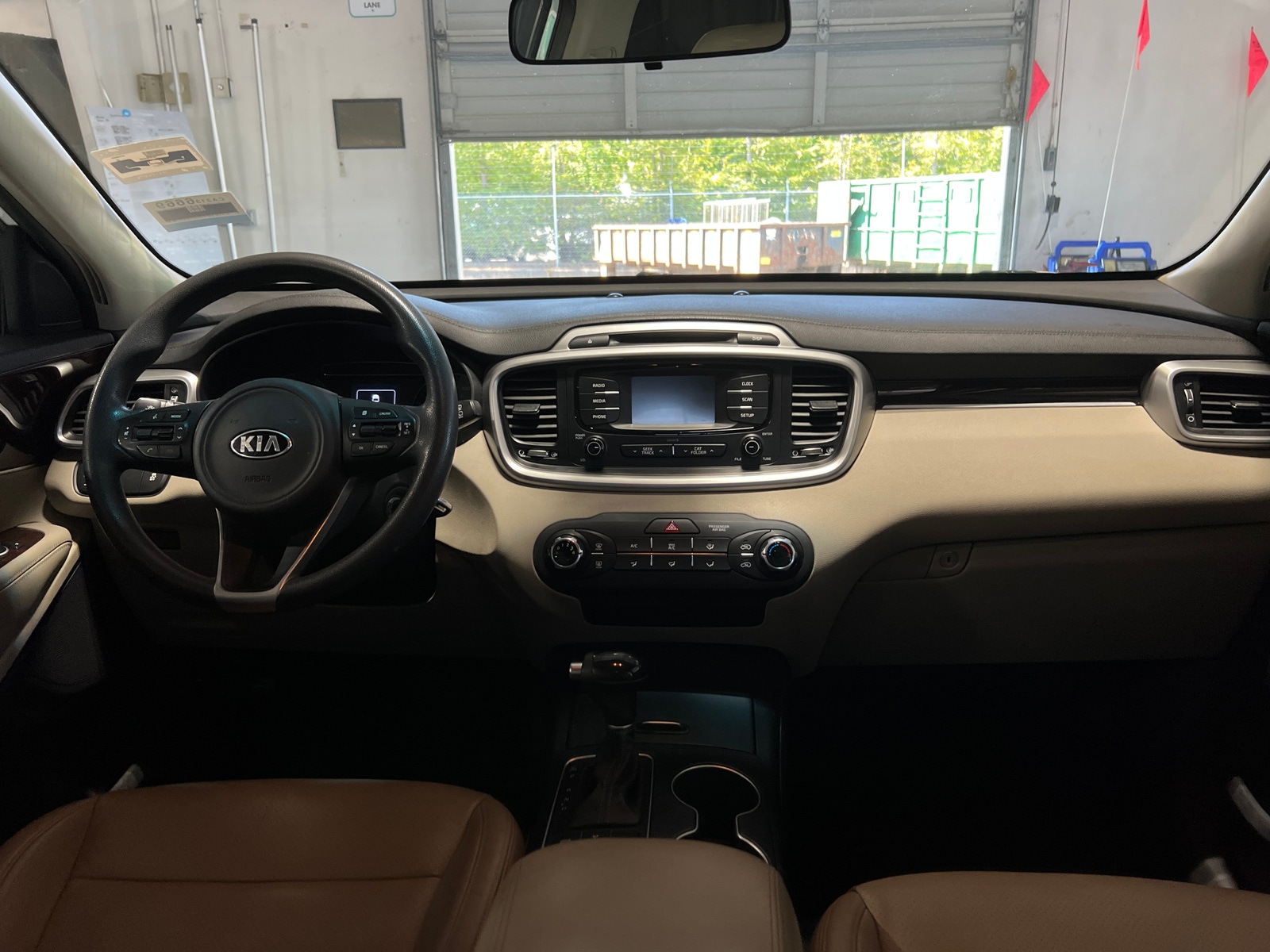 Thumbnail: 2017 Kia Sorento - 3