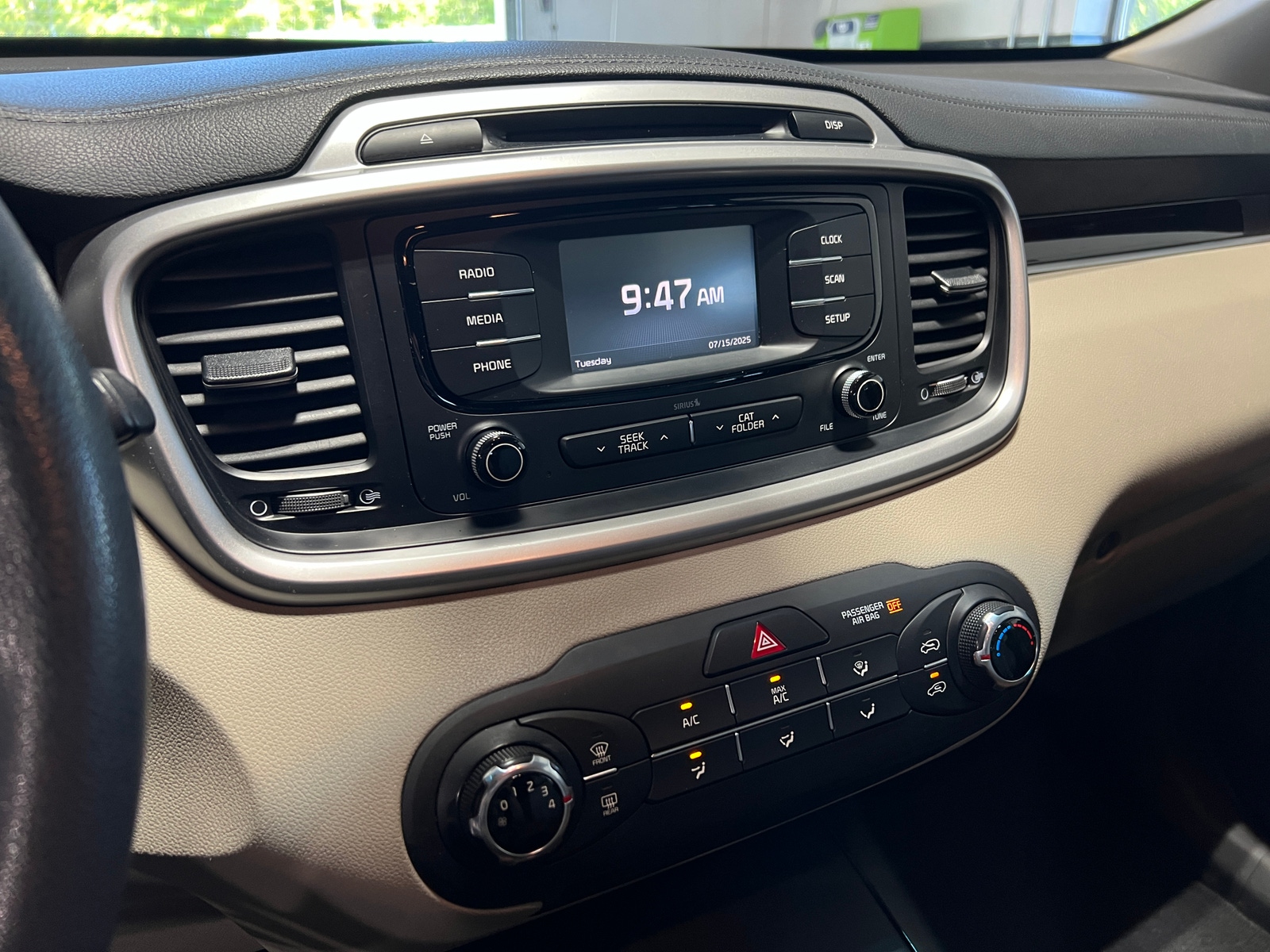 Thumbnail: 2017 Kia Sorento - 4