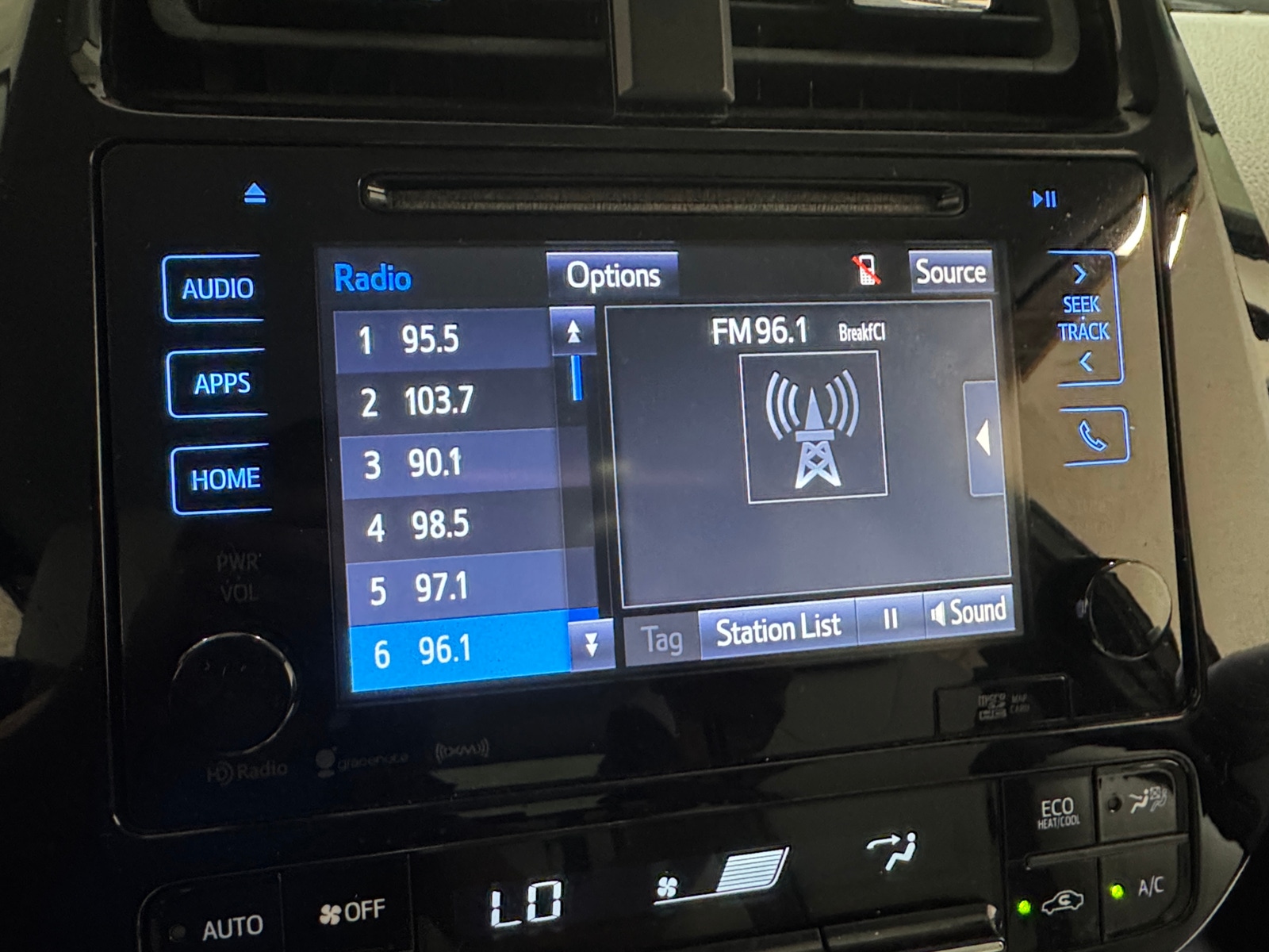 Thumbnail: 2017 Toyota Prius - 4