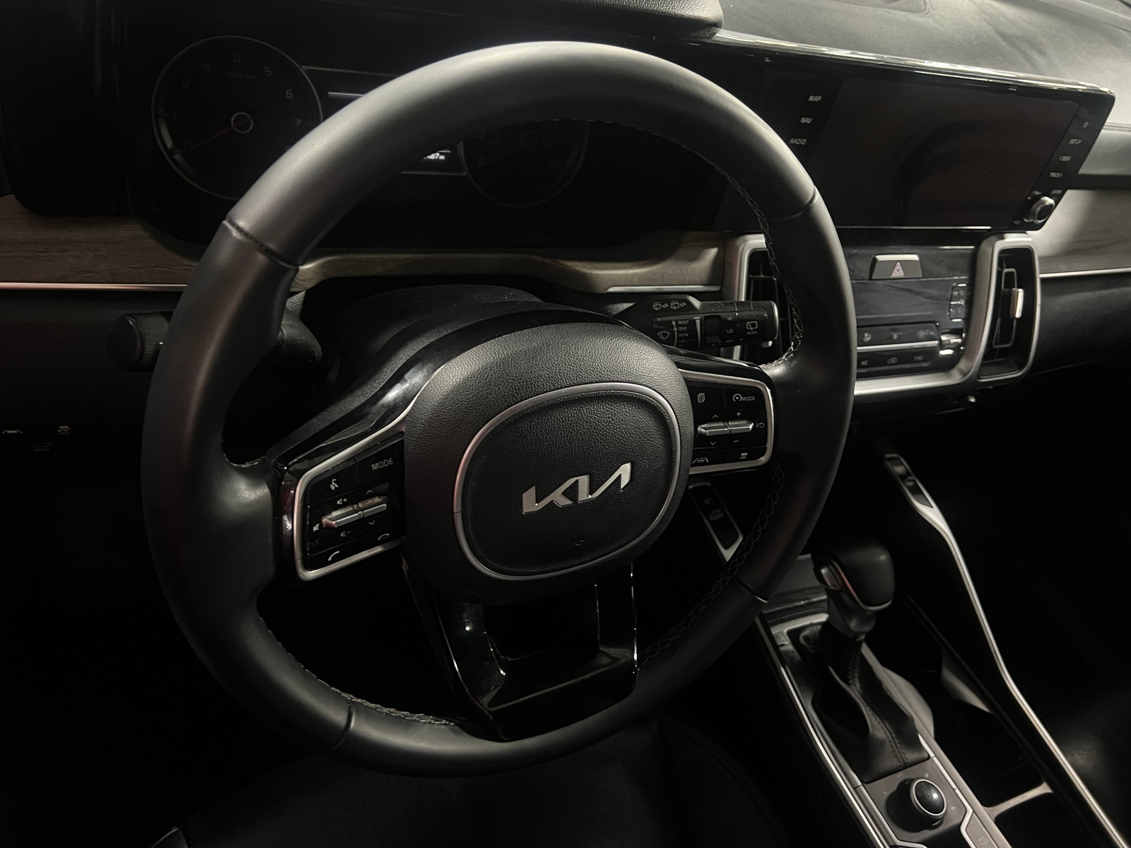 Thumbnail: 2022 Kia Sorento - 4