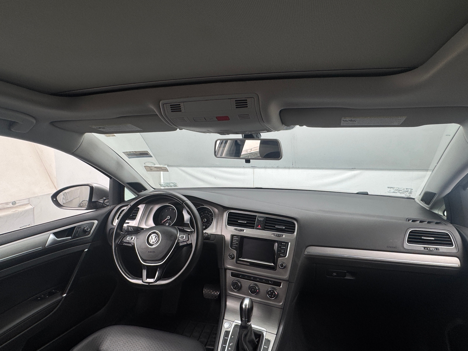Thumbnail: 2015 Volkswagen e-Golf - 2