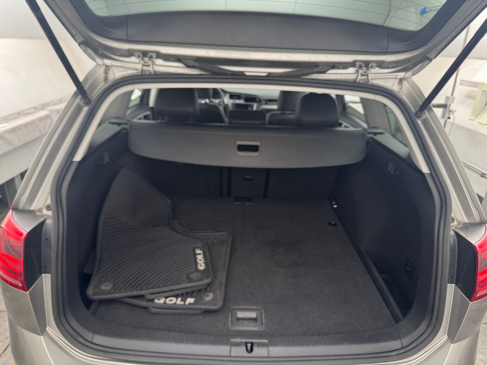 Thumbnail: 2015 Volkswagen e-Golf - 6