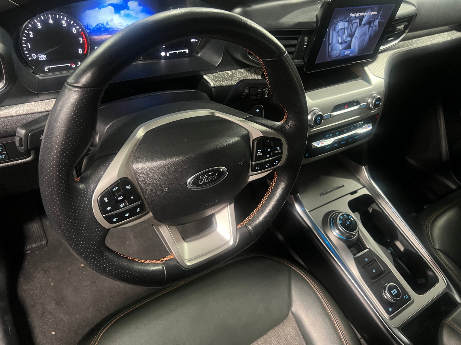 Thumbnail: 2022 Ford Explorer - 4