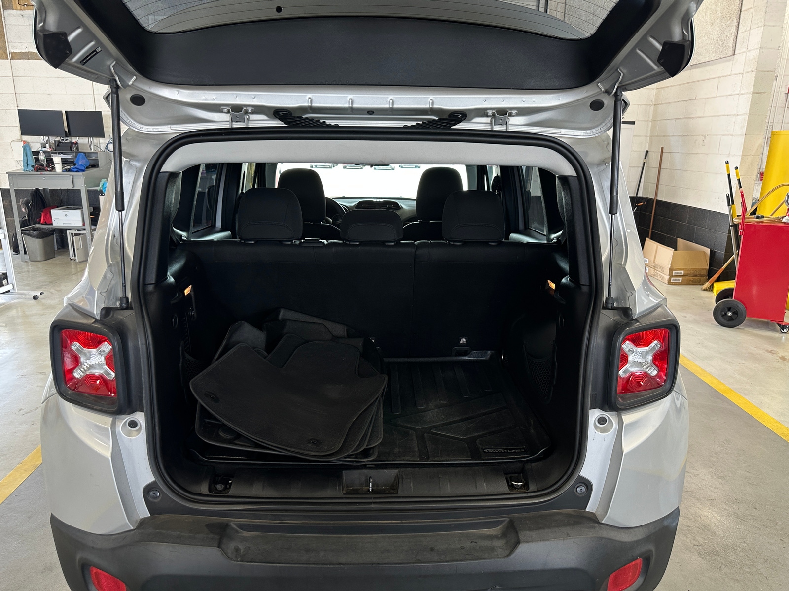 Thumbnail: 2017 Jeep Renegade - 7