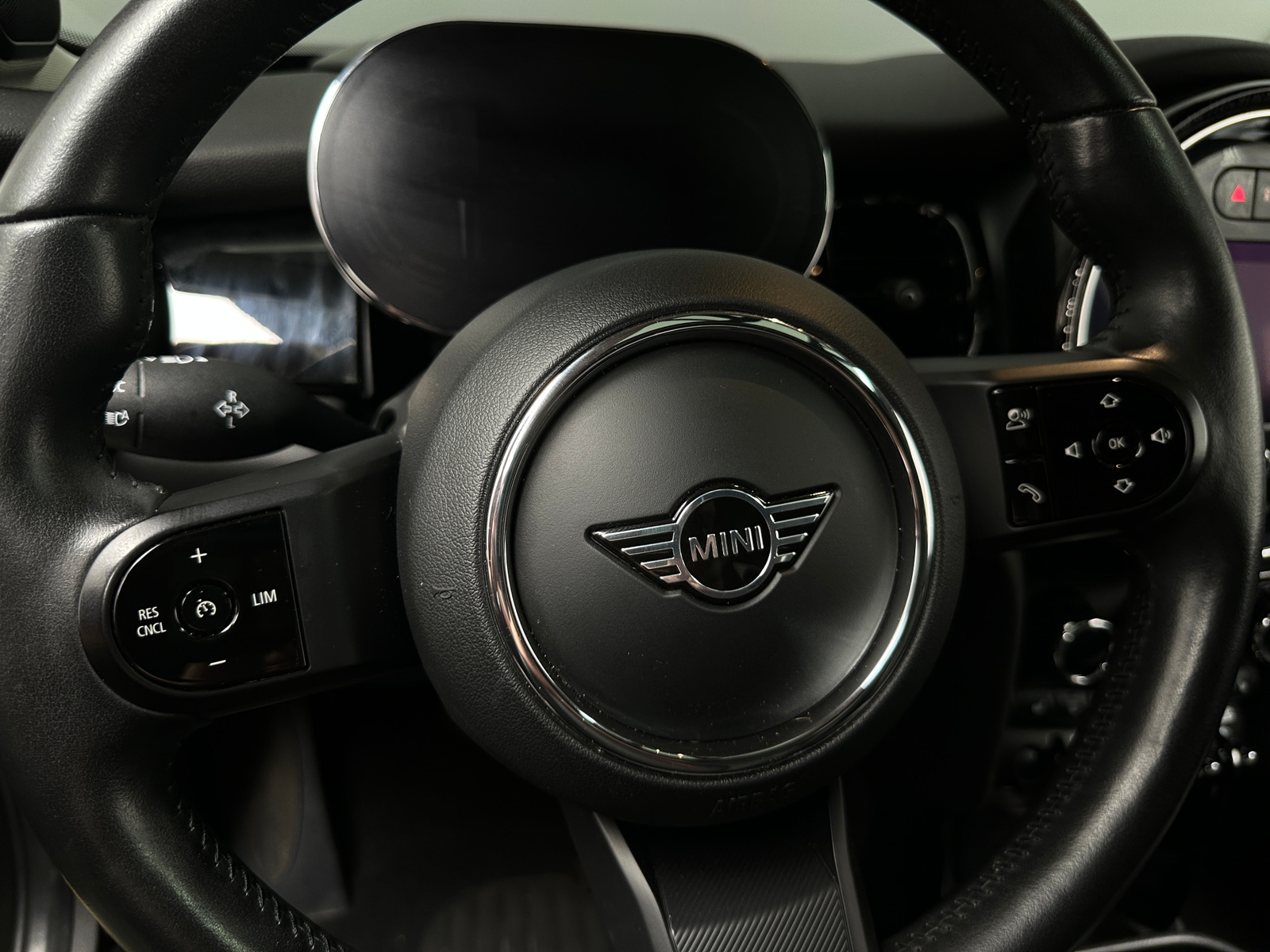 Thumbnail: 2022 MINI Cooper Hardtop - 4