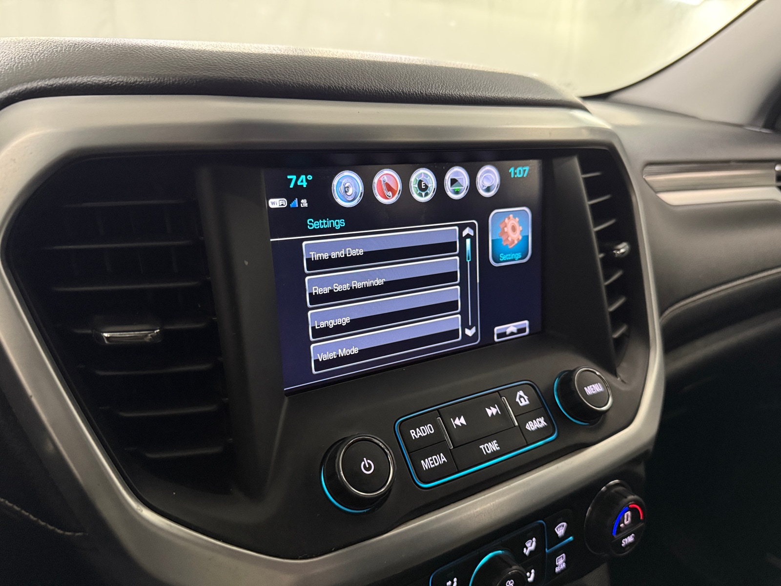 Thumbnail: 2018 GMC Acadia - 3