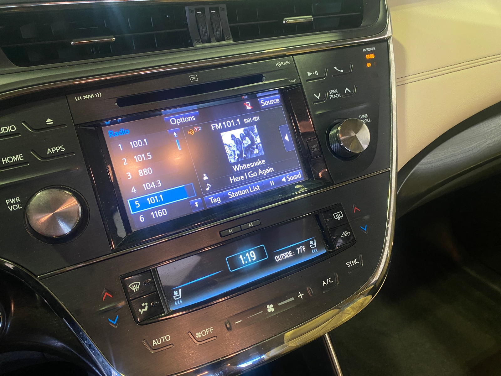 Thumbnail: 2016 Toyota Avalon - 3