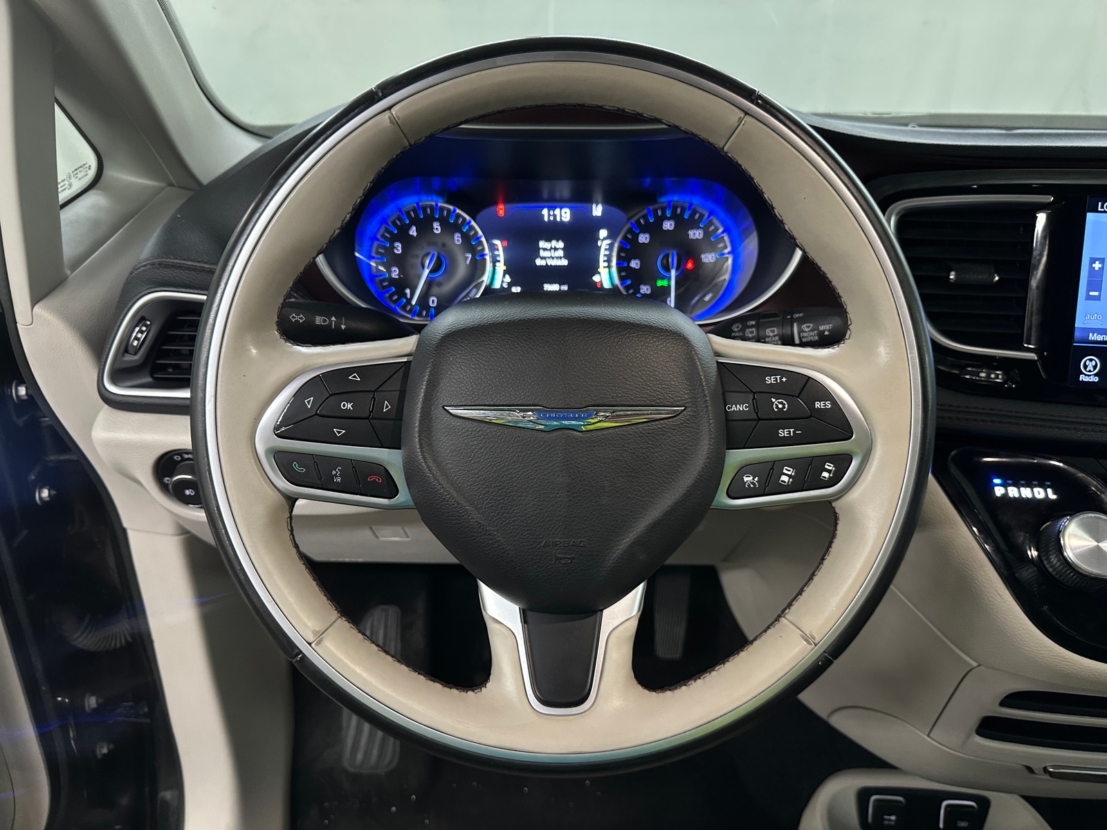 Thumbnail: 2017 Chrysler Pacifica - 4