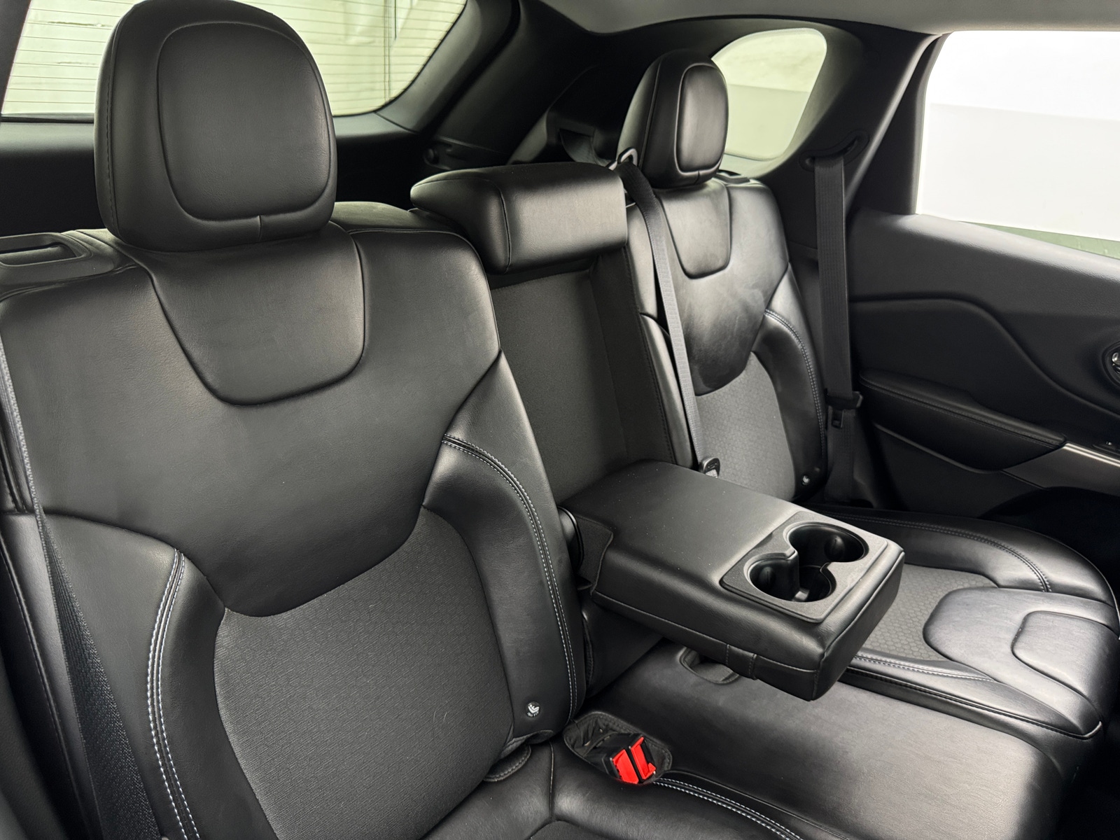 Thumbnail: 2019 Jeep Cherokee - 6