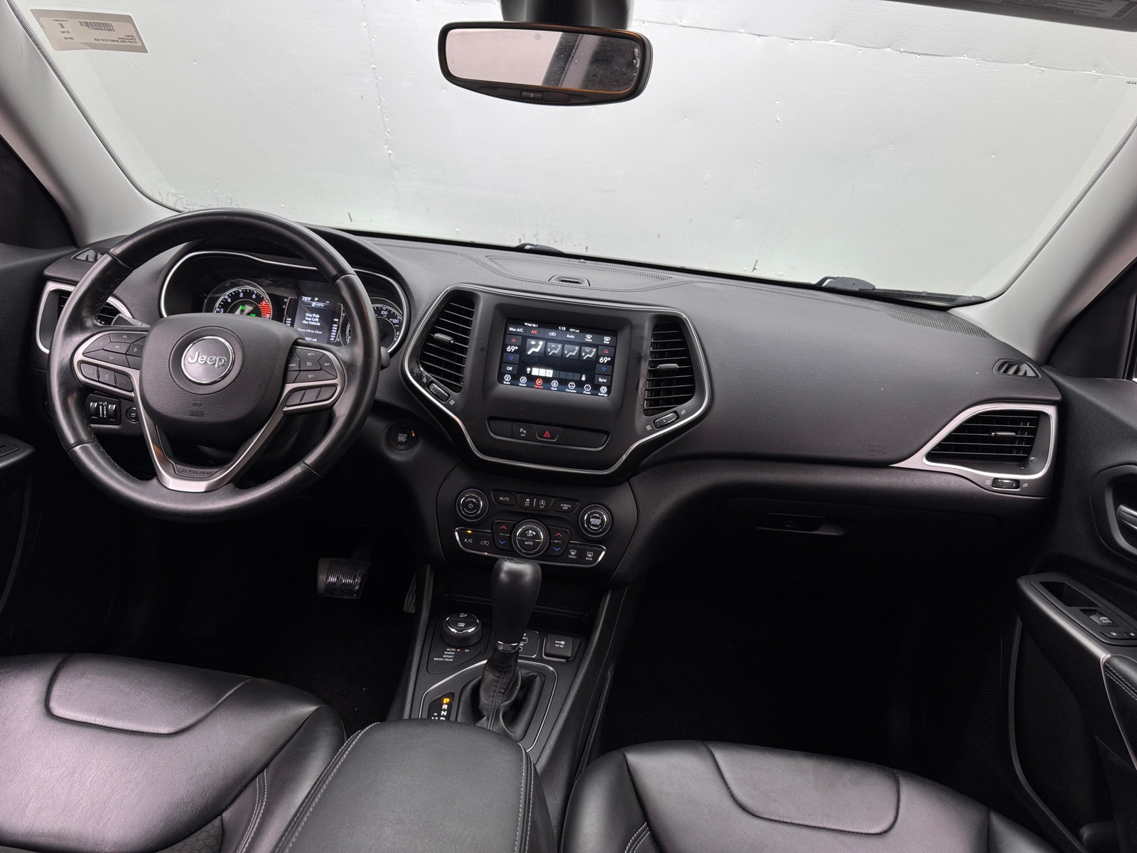 Thumbnail: 2019 Jeep Cherokee - 3