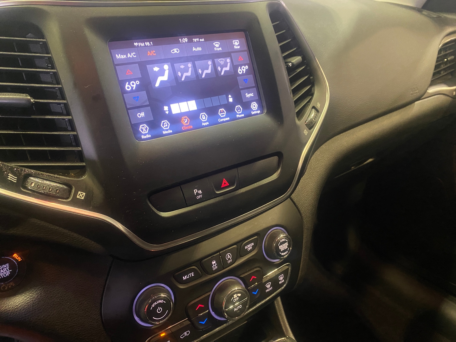 Thumbnail: 2019 Jeep Cherokee - 4
