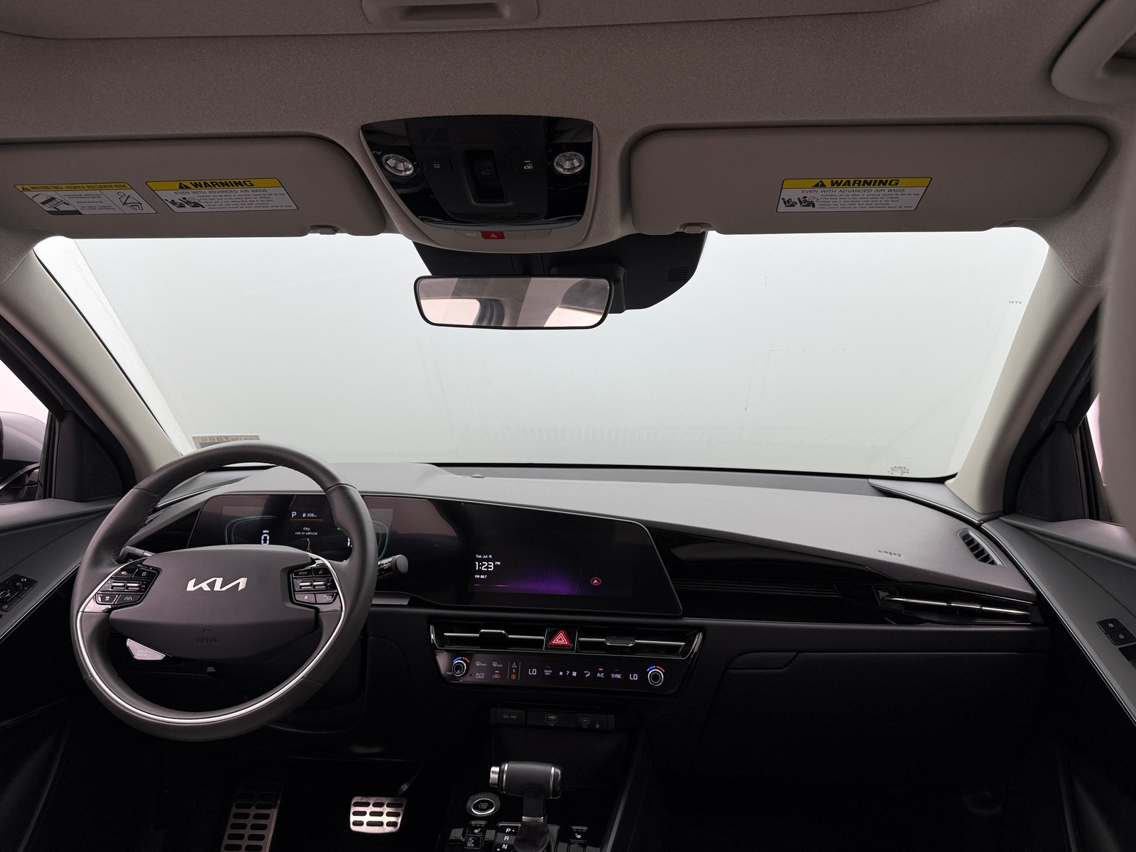 Thumbnail: 2023 Kia Niro - 3